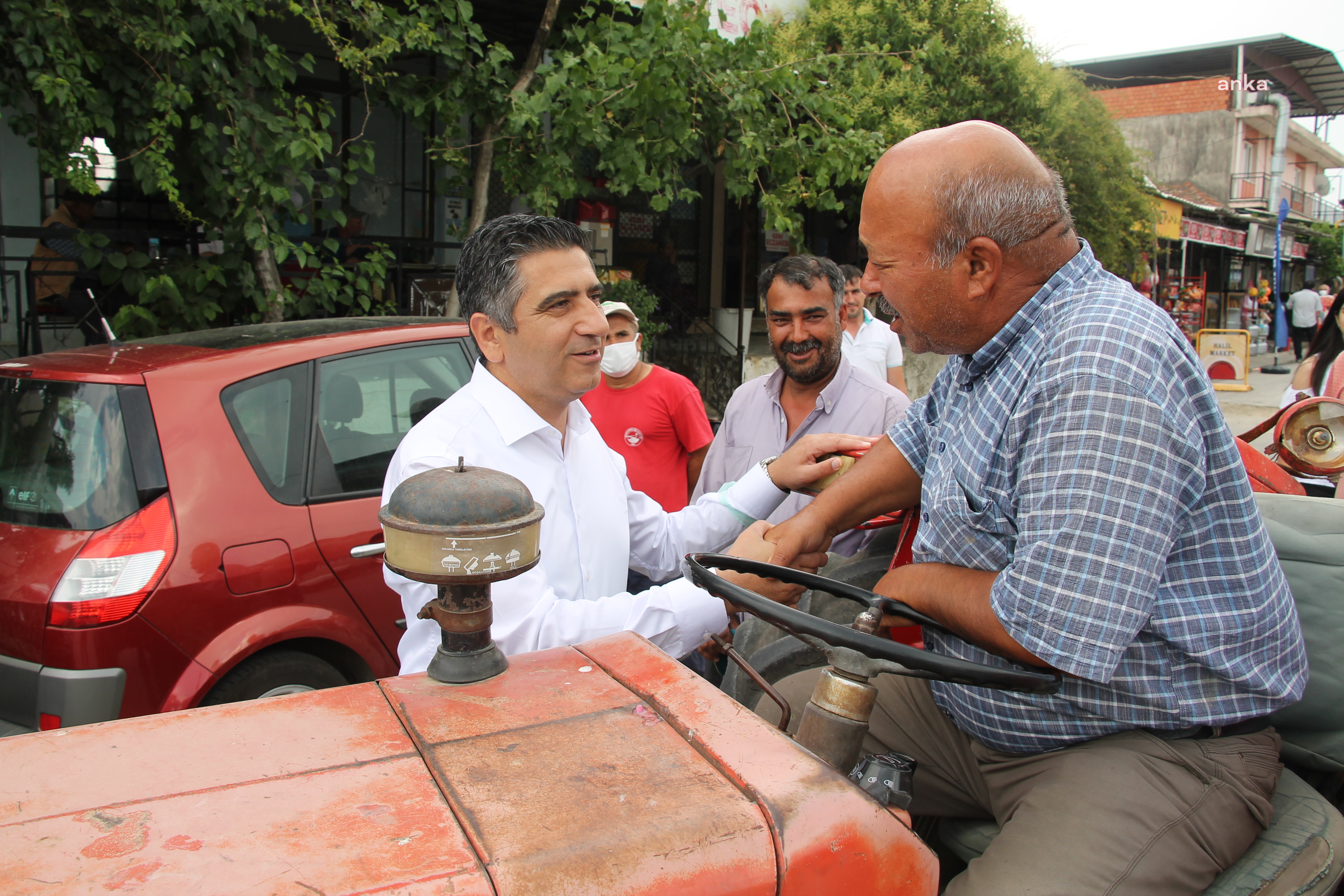 MENDERES BELEDİYESİ'NDEN ÇİFTÇİYE DESTEK