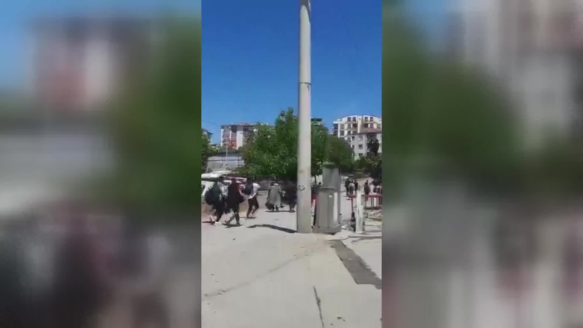İYİ PARTİ'Lİ ÖZKAN, BİR TIR DOLUSU GÖÇMENİN GEBZE'DE İNEREK ŞEHRE DAĞILMASINI GÖSTEREN VİDEOYU "SESSİZ İSTİLA” BAŞLIĞIYLA PAYLAŞTI