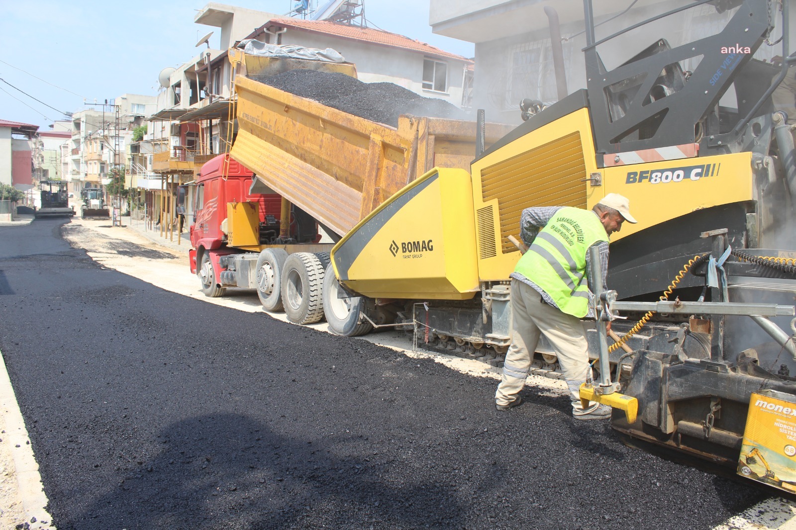 SAMANDAĞ’DA YOL YAPIM ÇALIŞMALARI DEVAM EDİYOR