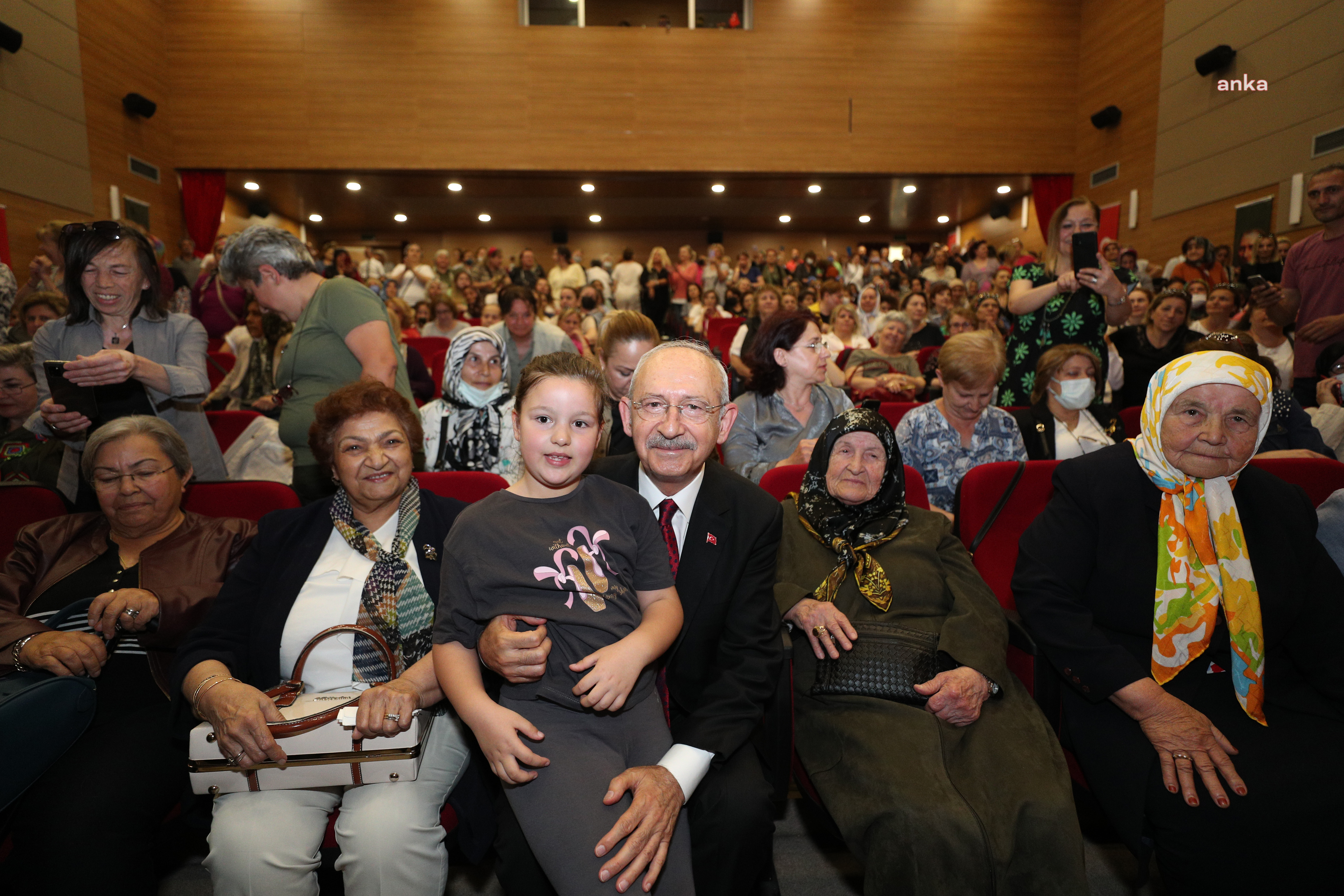 KILIÇDAROĞLU, DÜZCE’DE KADINLAR VE GENÇLER İLE BİR ARAYA GELDİ