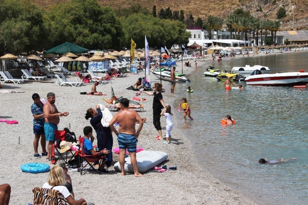 MUĞLA'DA 'MASKELİ TATİL' SEZONU BAŞLADI
