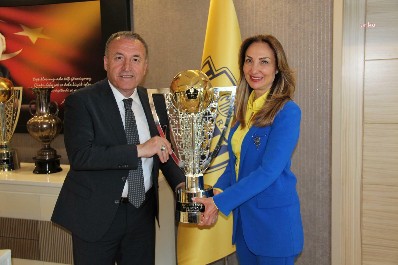 AYLİN NAZLIAKA’DAN ANKARAGÜCÜ BAŞKANI KOCA’YA ŞAMPİYONLUK ZİYARETİ: “ANKARAGÜCÜ DİYE YAZILIR, MÜCADELE DİYE OKUNUR”