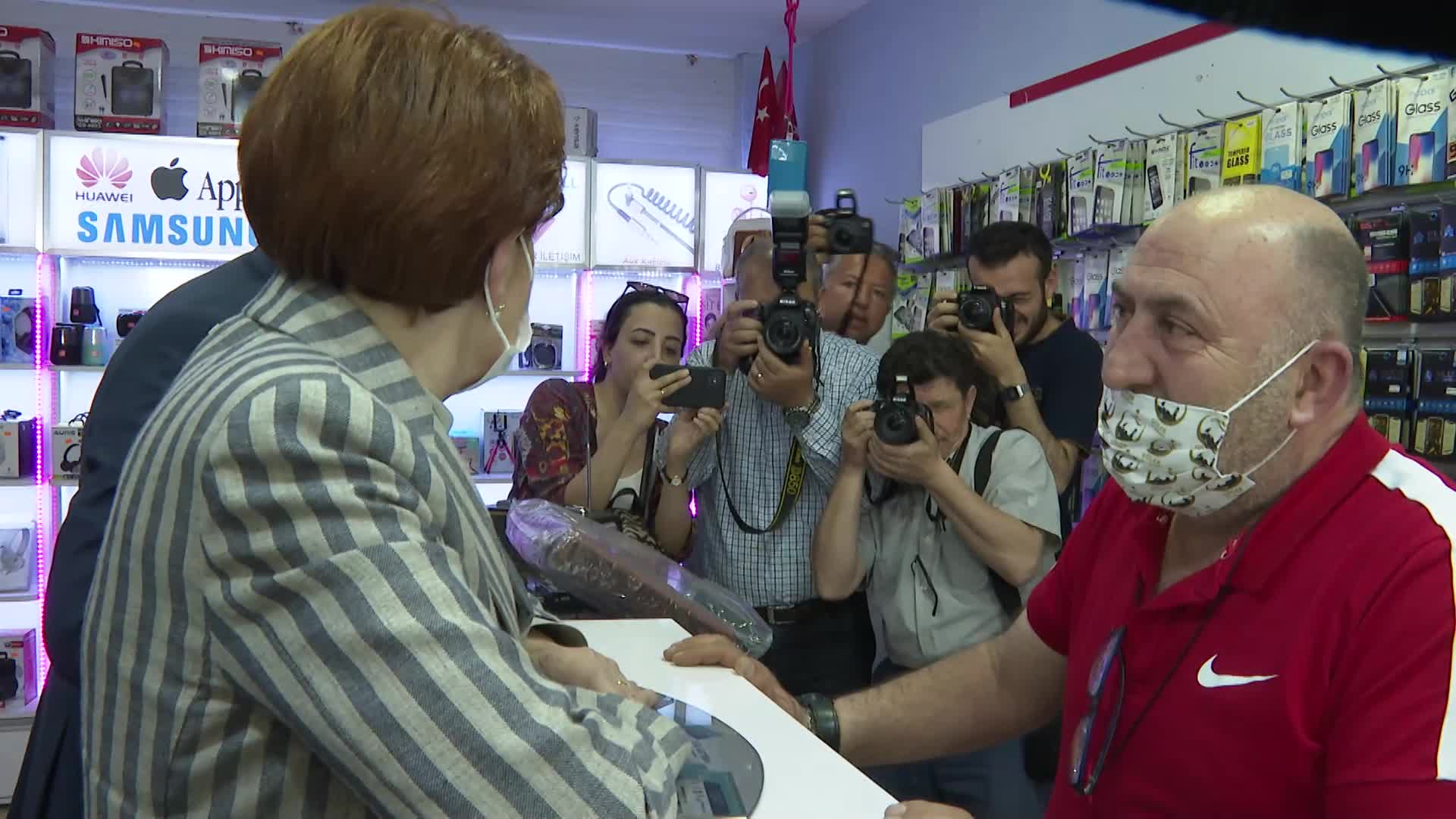 KOCAELİLİ ESNAFTAN ‘ZİNCİR MARKET’ TEPKİSİ: ‘GIDA SATILACAK’ DENİLEN YERLERDE HER ŞEY SATILIYOR. ONUN 10 LİRAYA SATTIĞINI BEN 10 LİRAYA ALAMIYORUM BİLE