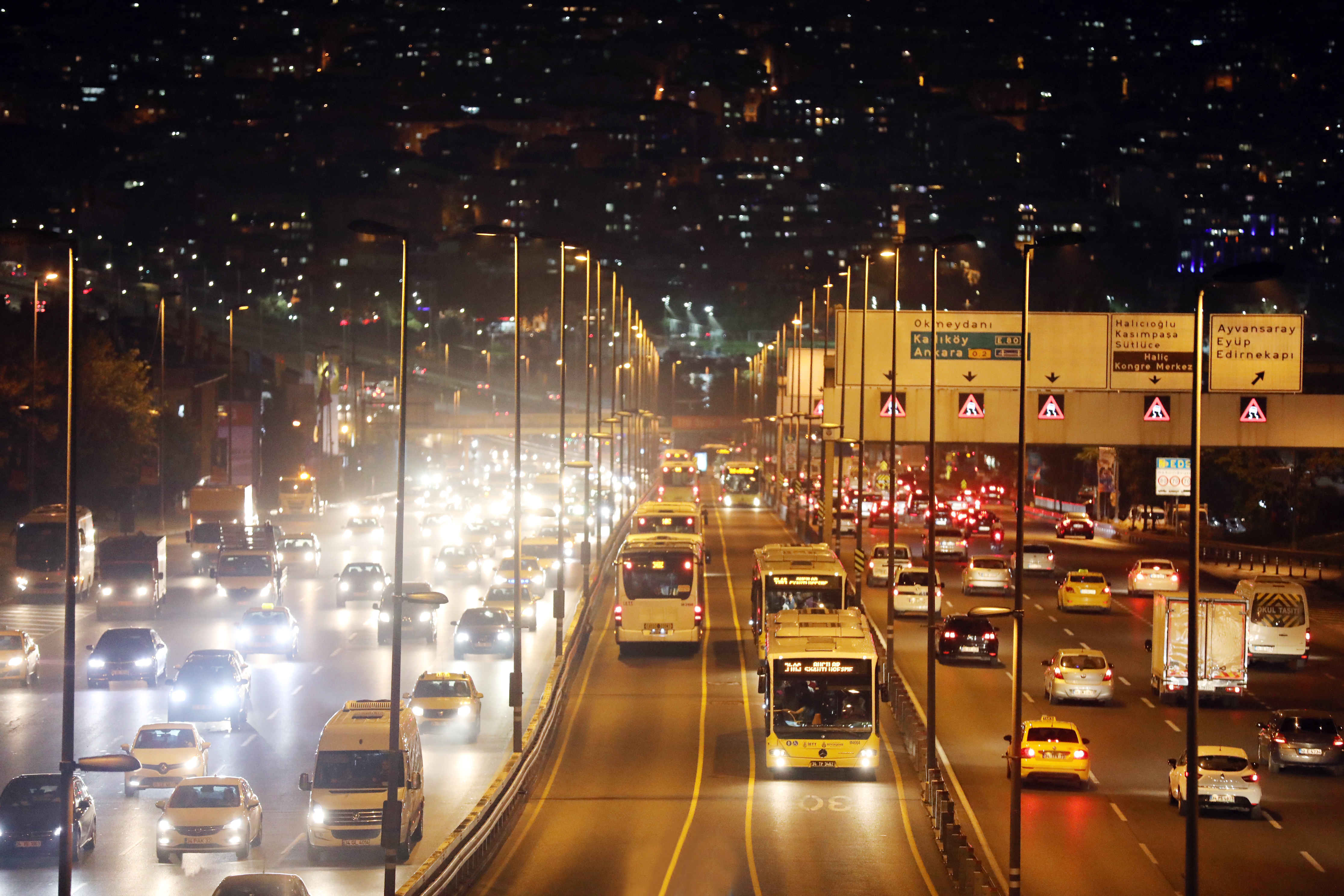 İETT GECE SEFERLERİ YENİDEN BAŞLIYOR