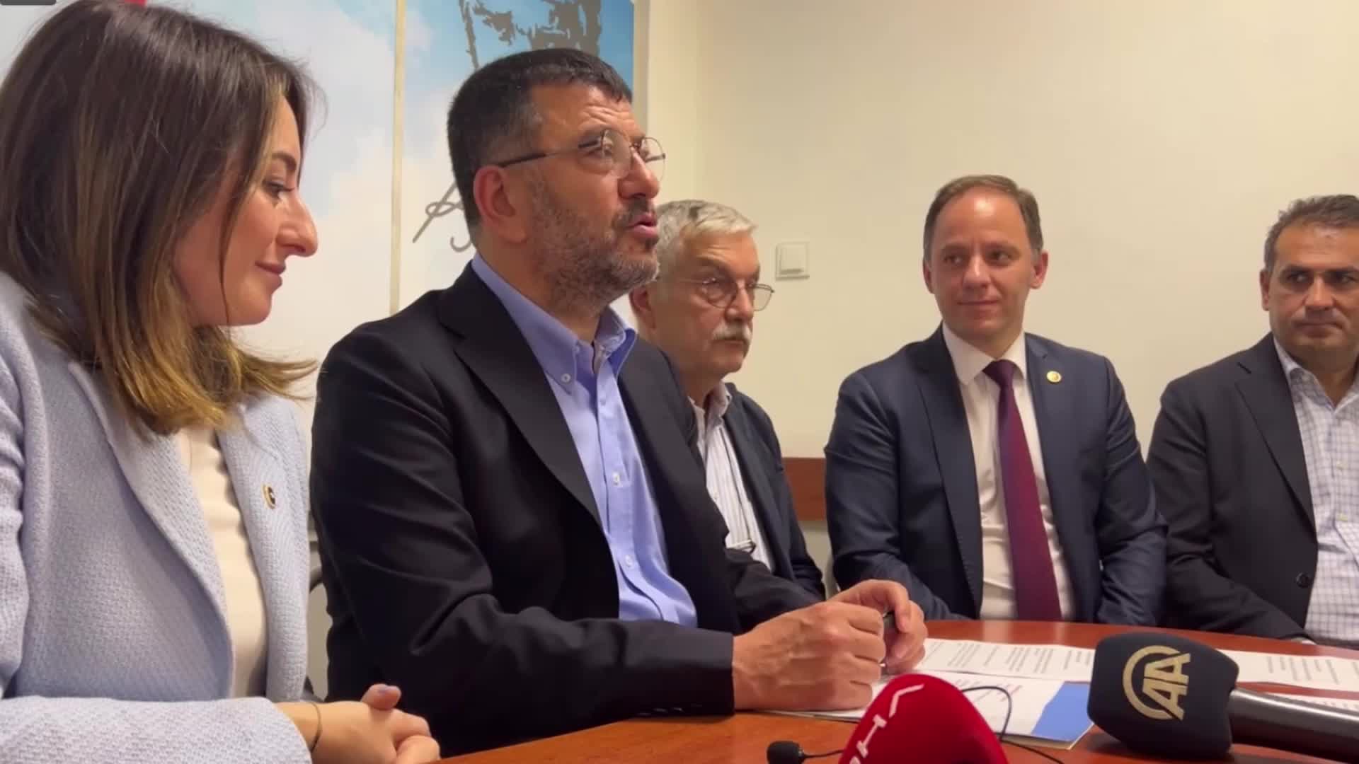AĞBABA: “BU YASA AÇIK BİR DİKTA TEKLİFİDİR. DİKTATÖRLÜĞÜN BASIN KANUNU, SANSÜR KANUNUDUR”