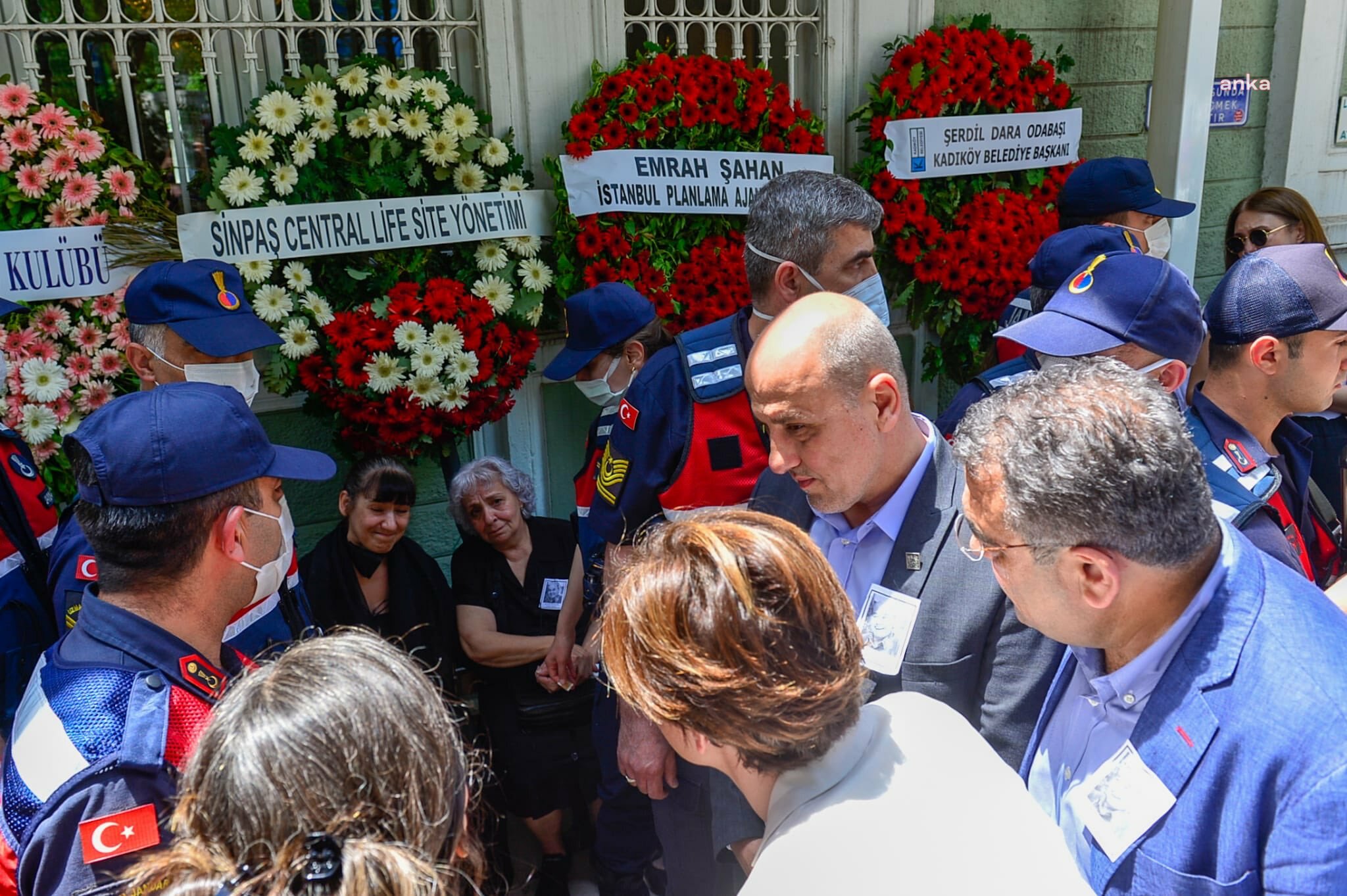 GEZİ DAVASI'NDAN TUTUKLU MİNE ÖZERDEN BABASININ CENAZESİNE JANDARMA EŞLİĞİNDE KATILDI