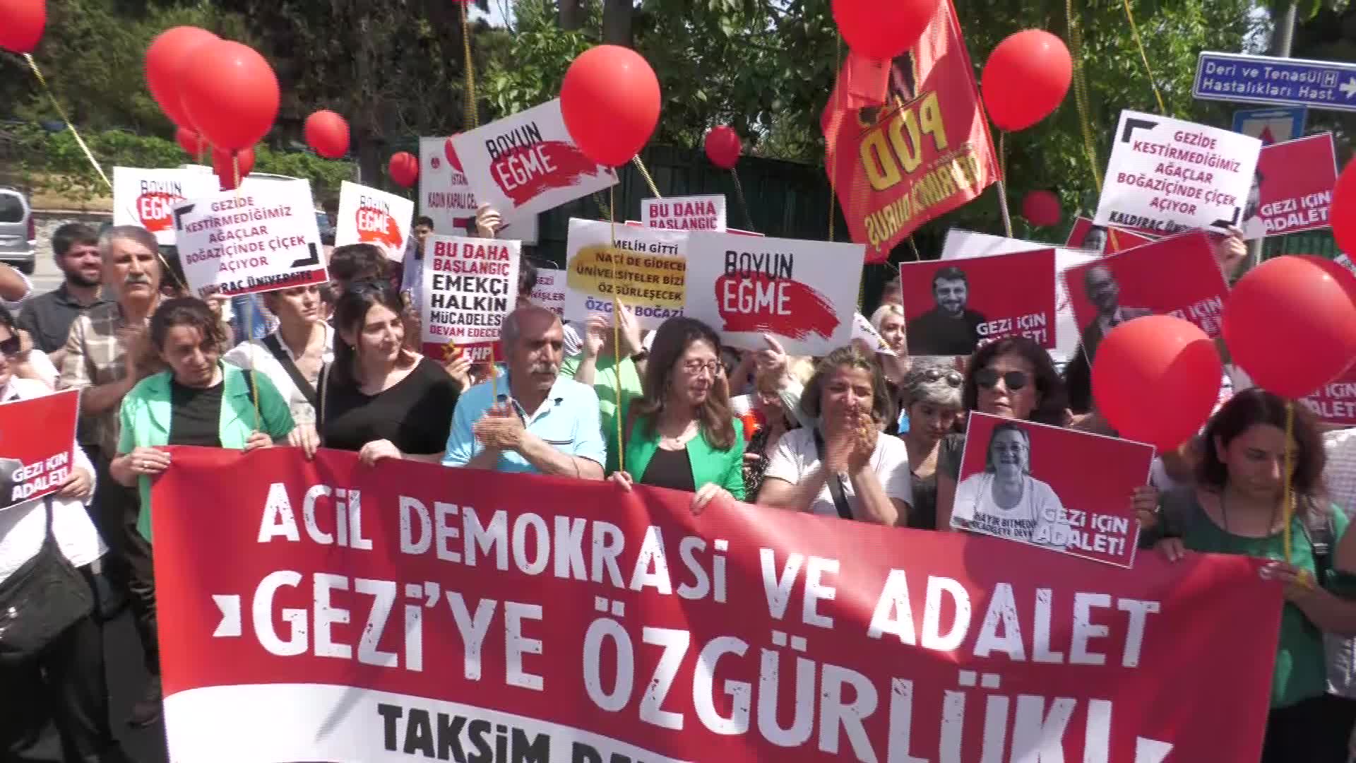 TAKSİM DAYANIŞMASI’NDAN GEZİ TUTUKLULARINA BAKIRKÖY CEZAEVİ ÖNÜNDE DESTEK: “GEZİ’NİN GERÇEK TARİHİNE SAHİP ÇIKMAYA ÇAĞIRIYORUZ”