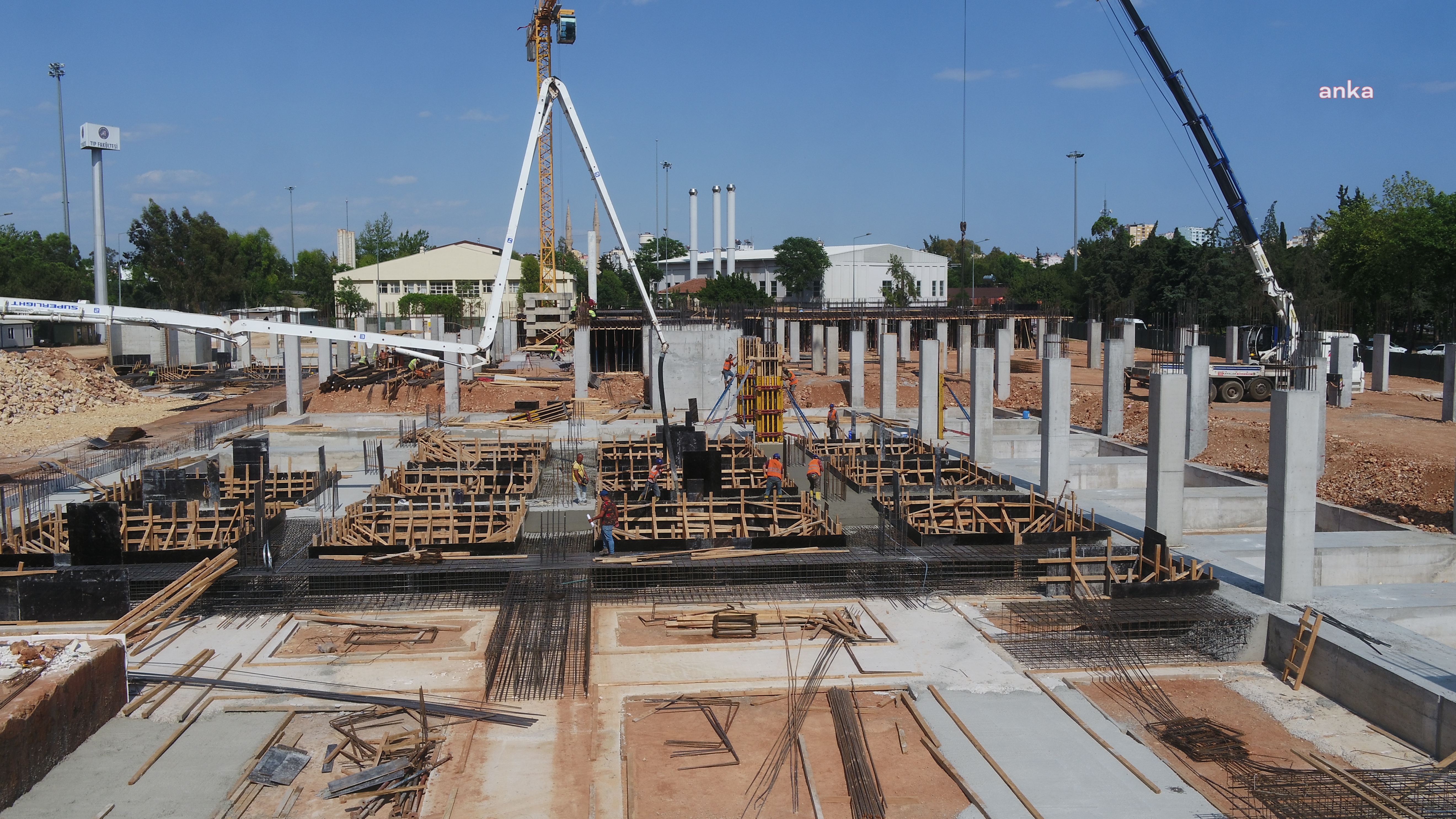 AKDENİZ ÜNİVERSİTESİ HASTANESİ'NDEKİ KATLI OTOPARK İNŞAATI DEVAM EDİYOR