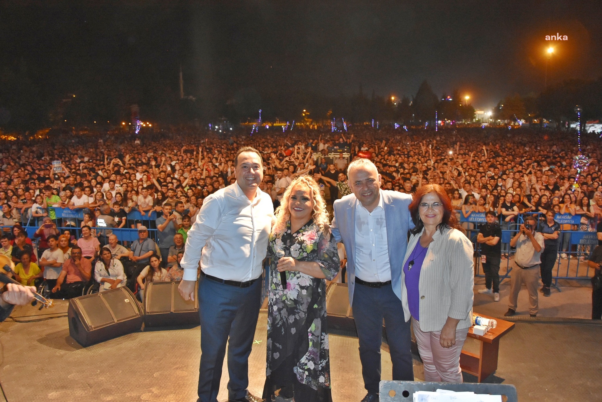 KİBARİYE’DEN MEMLEKETİ AKHİSAR’DA KONSER