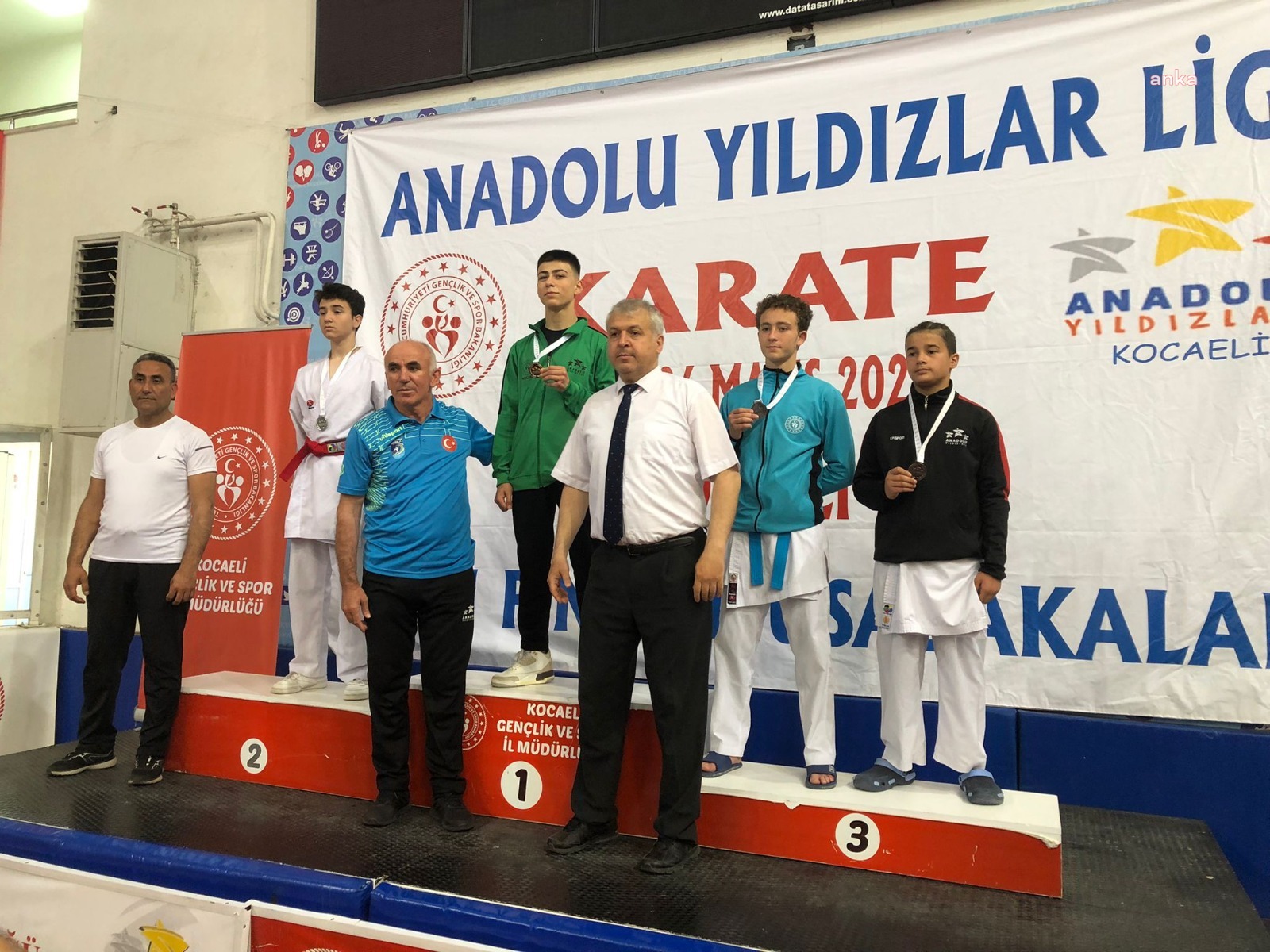 İZMİT BELEDİYESPORLU KARATECİ FİNALE YÜKSELDİ