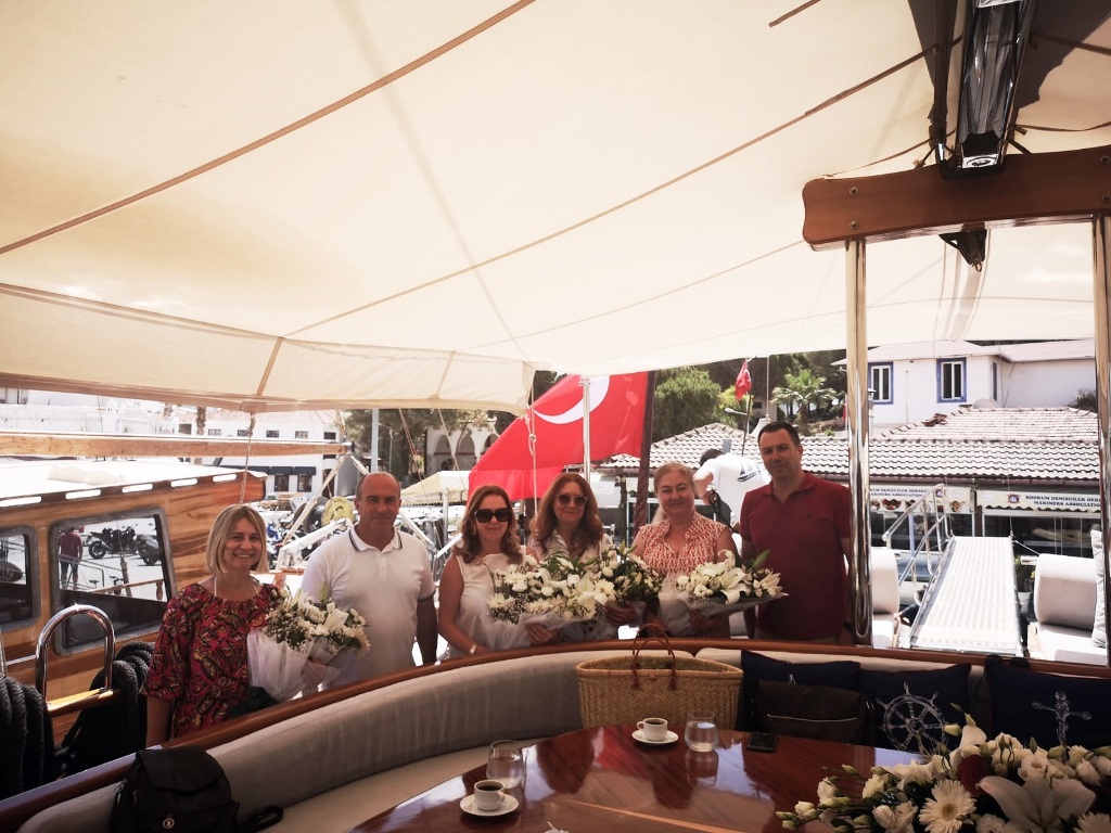 BAŞKAN ARAS, KONSOLOSLARI MİSAFİR ETTİ