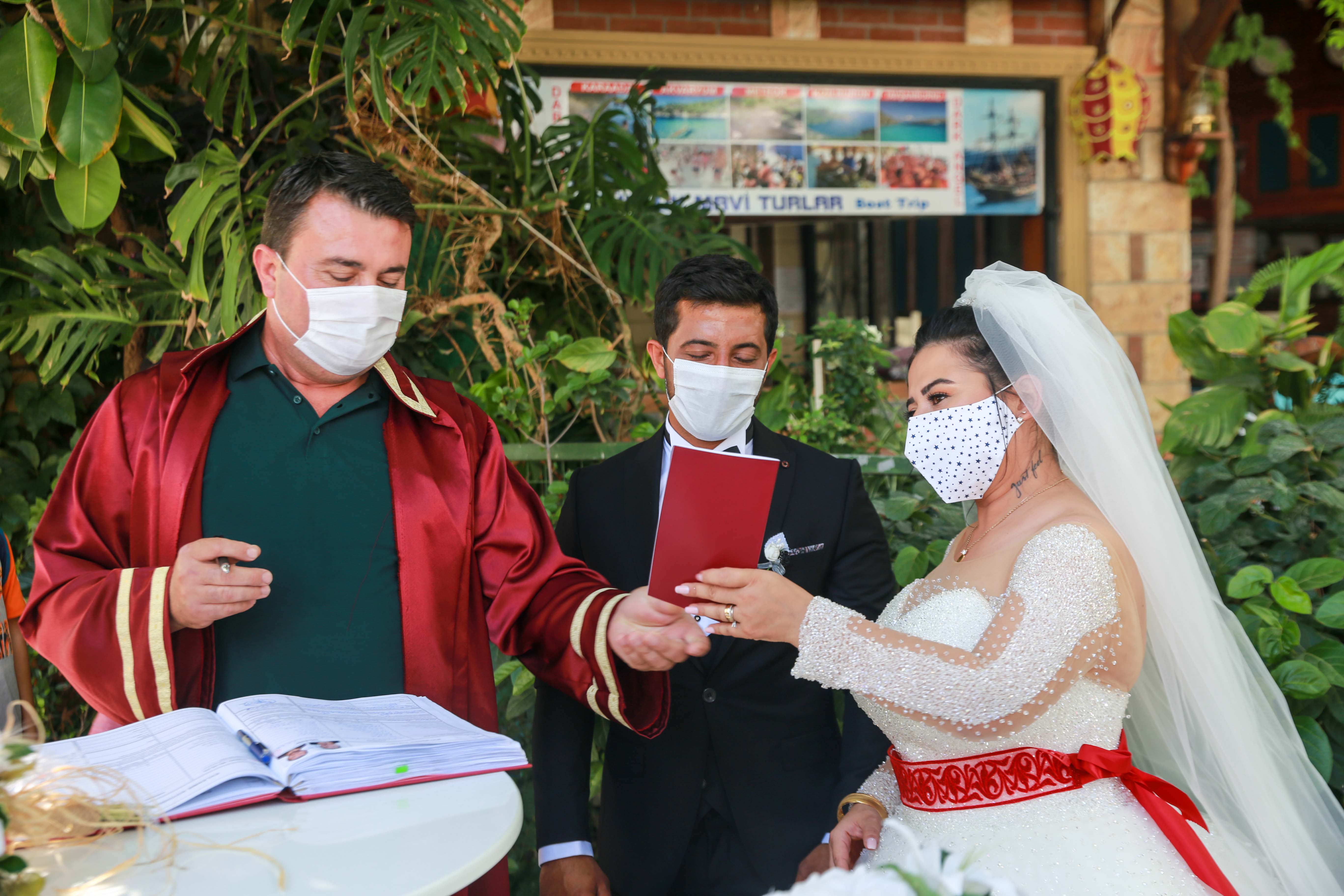 BODRUM’DA "YENİ NORMAL" DÖNEMİ NİKAHLARI BAŞLADI