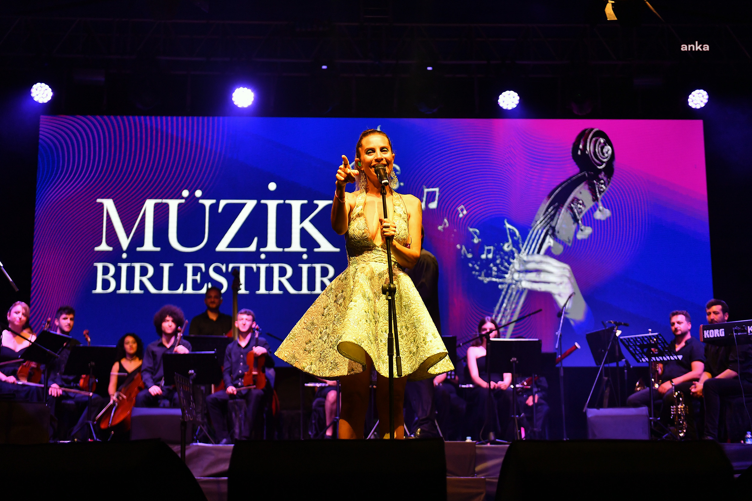 ZEYNEP CASALİNİ, 20. MERSİN ULUSLARARASI MÜZİK FESTİVALİ’NDE KONSER VERDİ