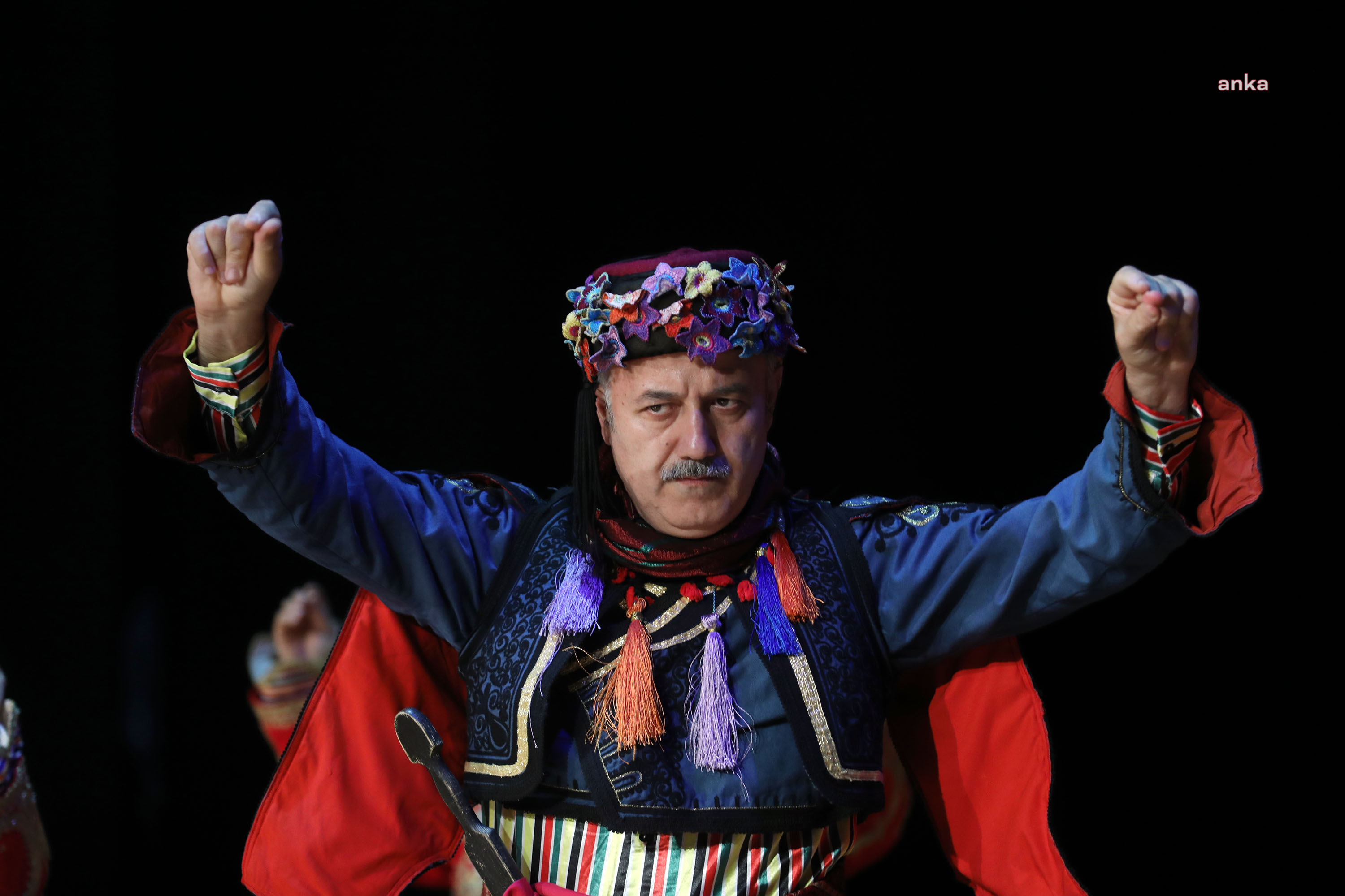YENİMAHALLE'DE İKİNCİ BAHAR SAKİNLERİNDEN DANS GÖSTERİSİ