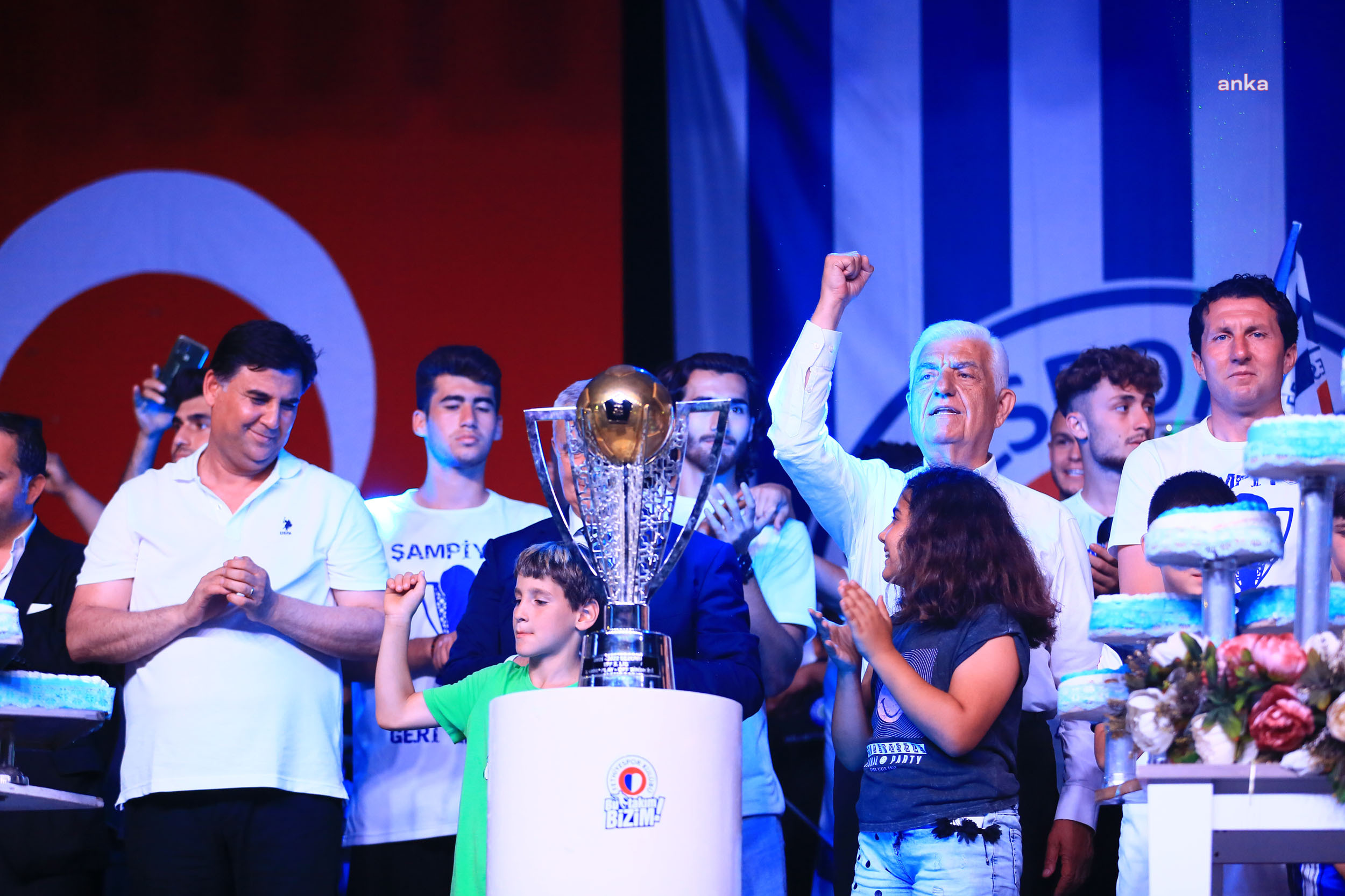 OSMAN GÜRÜN, FETHİYESPOR’UN ŞAMPİYONLUK KUTLAMALARINA KATILDI