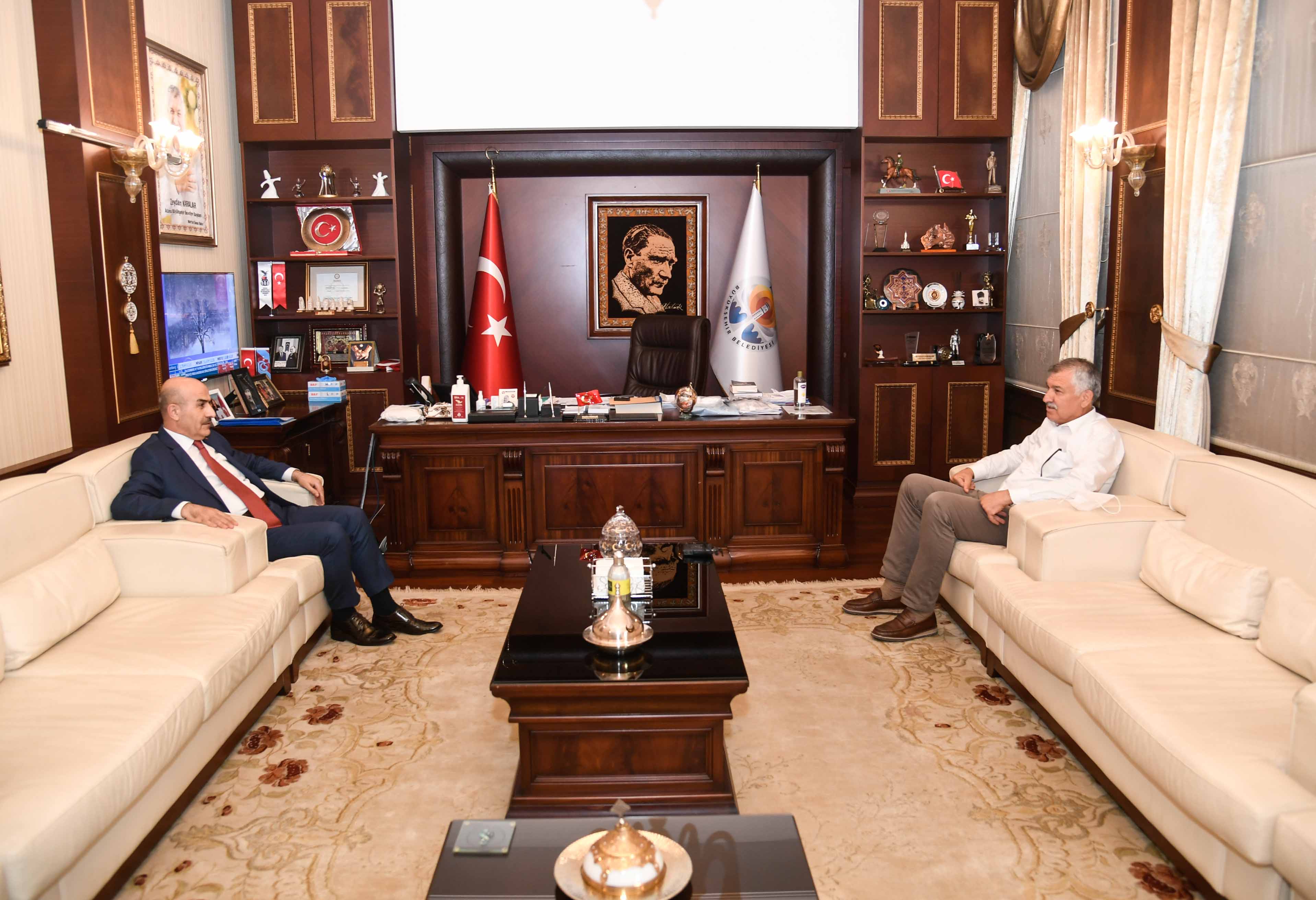 VALİ MAHMUT DEMİRTAŞ'TAN, ZEYDAN KARALAR'A VE ADANA'YA VEDA