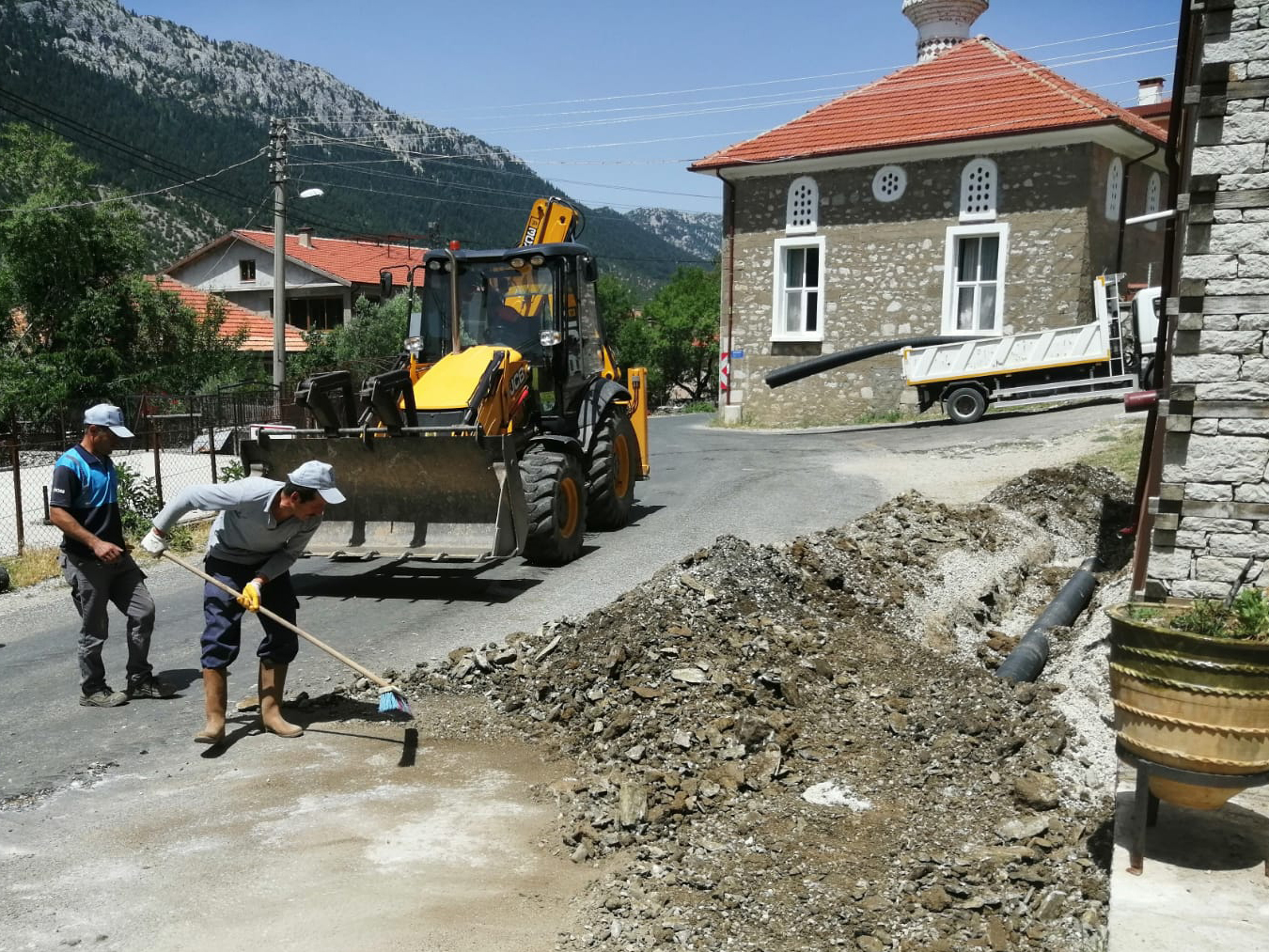 İBRADI ORMANA'DA KANALİZASYON ÇALIŞMASI