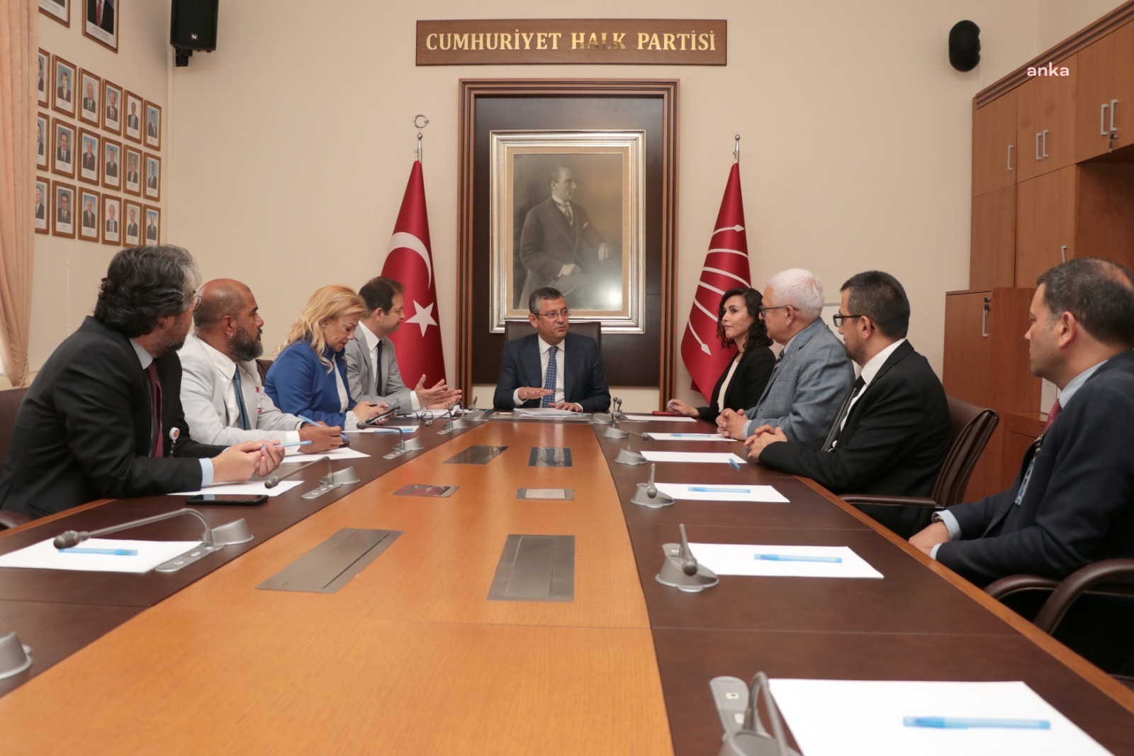 GAZETECİLİK MESLEK ÖRGÜTLERİ TEMSİLCİLERİ, TBMM’DE “SOSYAL MEDYA” DÜZENLEMESİNİN GERİ ÇEKİLMESİNİ İSTEDİ