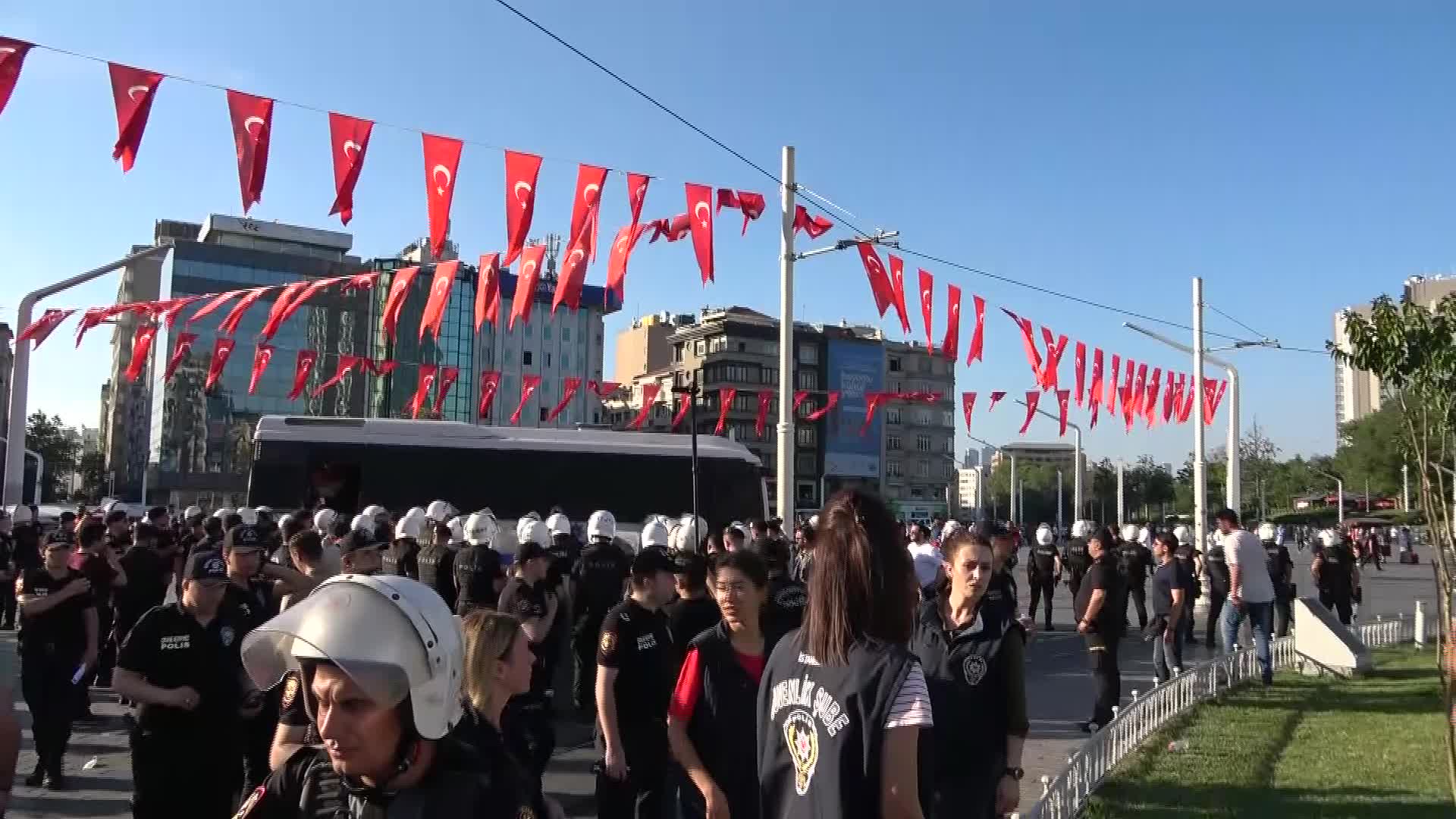 GEZİ PARKI PROTESTOLARININ 9. YIL DÖNÜMÜNDE POLİS GEZİ PARKI'NA YÜRÜYÜŞE ENGEL OLDU