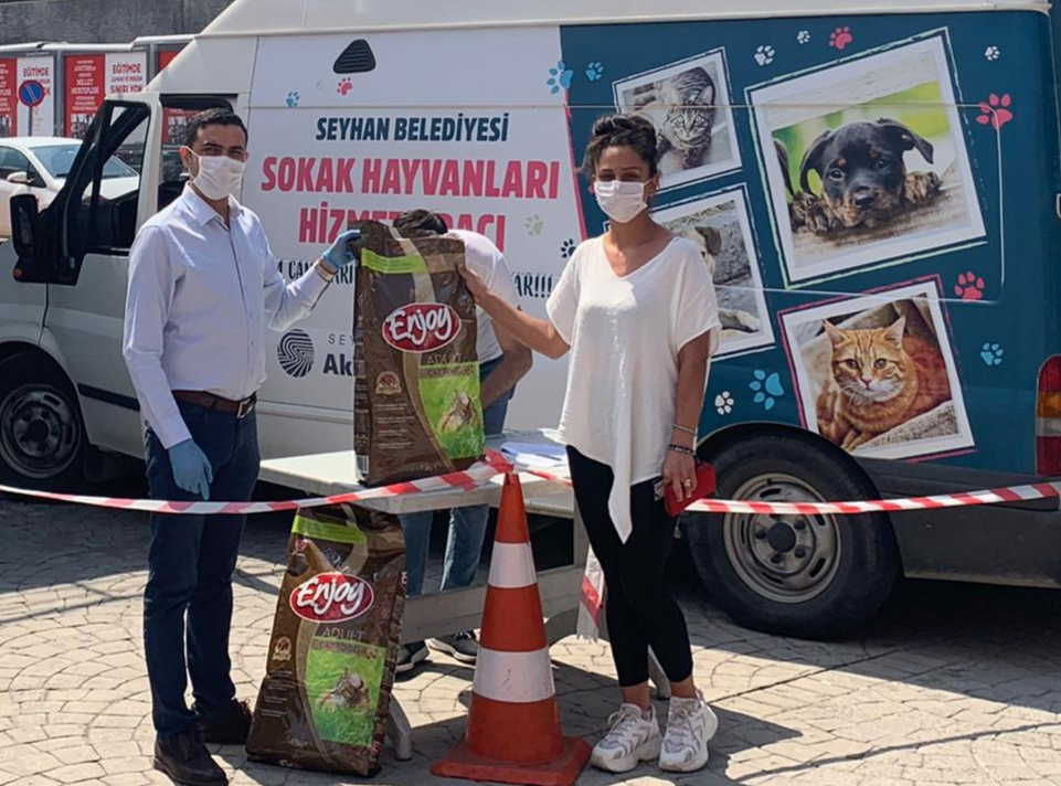 SEYHAN BELEDİYESİ, SOKAK HAYVANLARINA SAHİP ÇIKIYOR