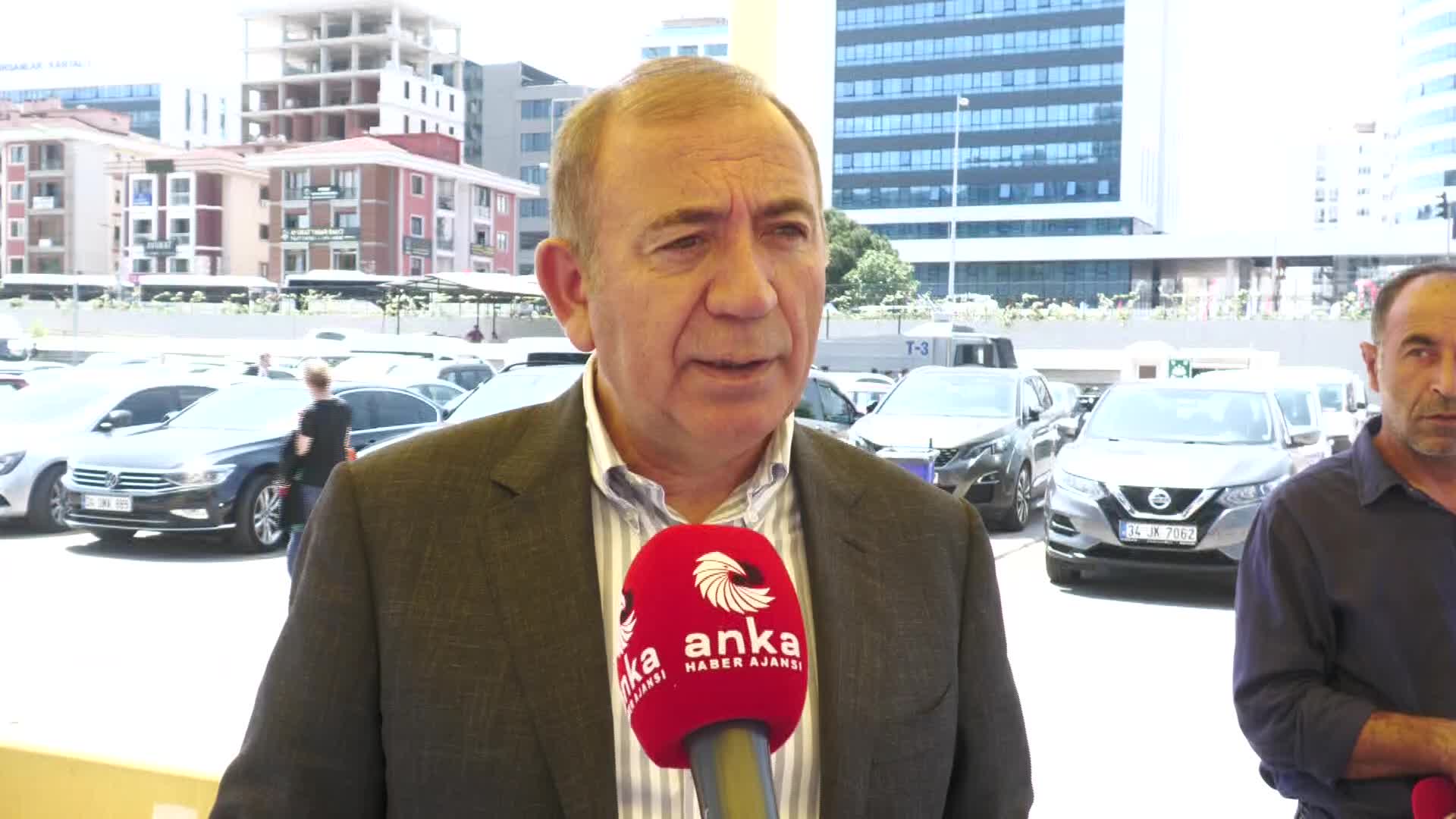 GÜRSEL TEKİN: "İSTANBUL’DA YAŞAMAYA ELVERİŞLİ KONUT KALMADI,  83 BİN 726 KİRALIK KONUT İLANININ SADECE 6’SI BM KRİTERİNE UYGUN"