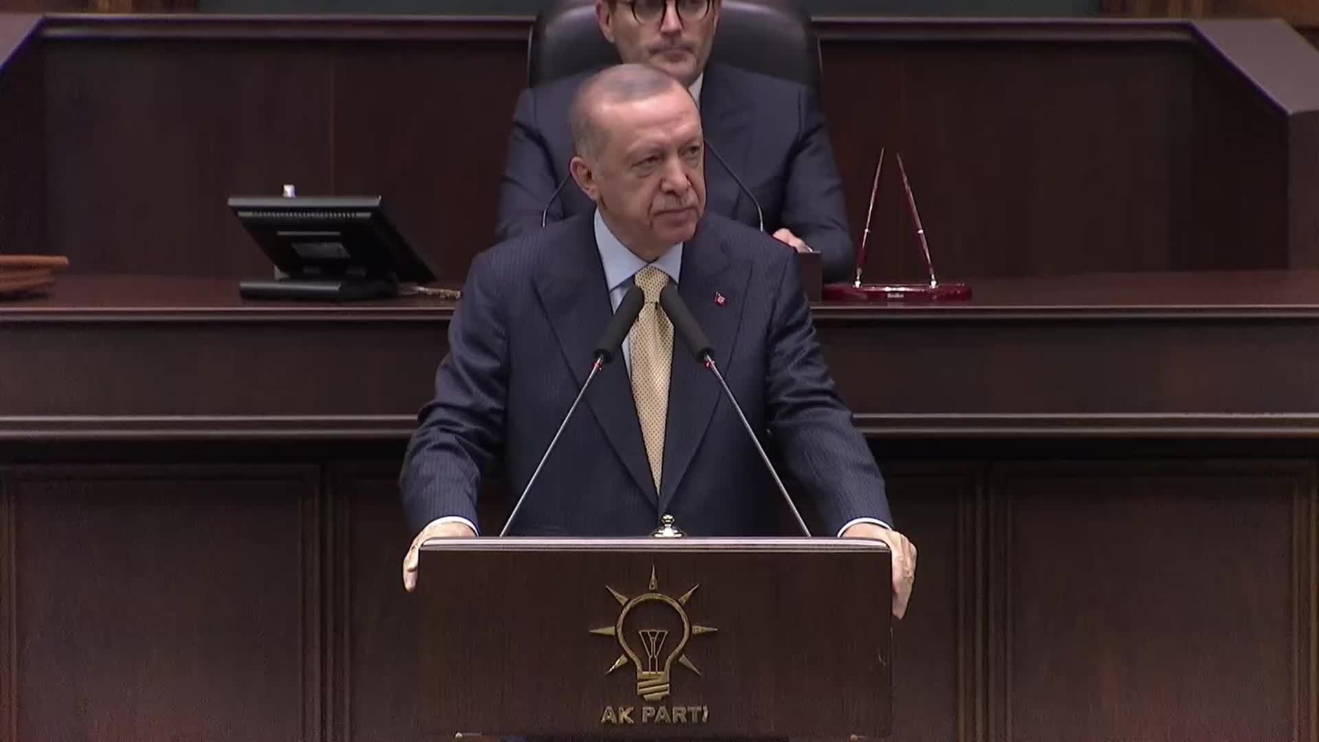 ERDOĞAN, GEZİ PARKI PROTESTOLARINI HEDEF ALDI: “DOLMABAHÇE BEZMİALEM VALİDE SULTAN CAMİ’NİN İÇİNDE BU TERÖRİSTLER BİRA ŞİŞELERİ İLE CAMİNİN İÇİNİ PİSLEMİŞTİ. BUNLAR BÖYLE. BUNLAR ÇÜRÜK, BUNLAR SÜRTÜK”