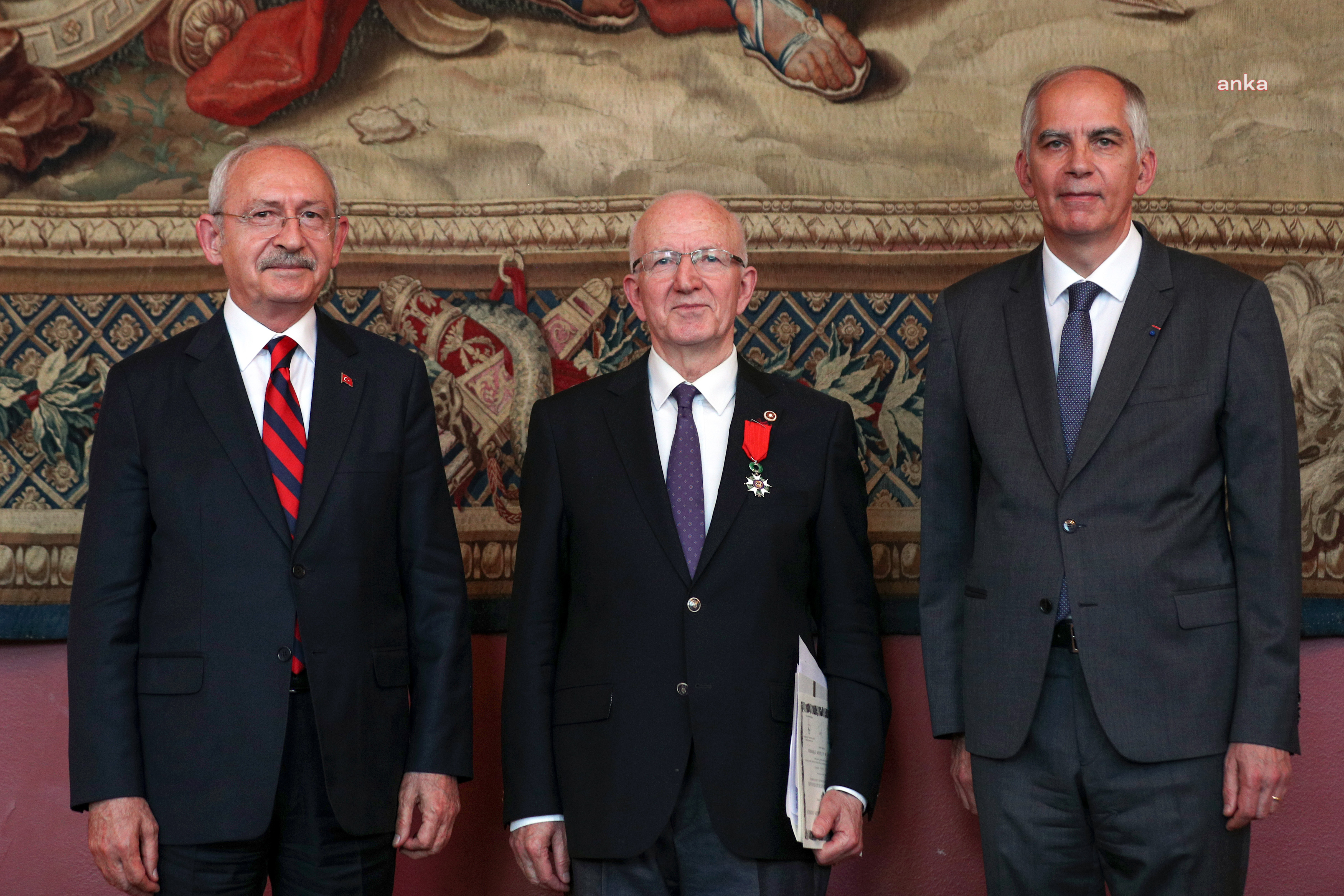 PROF. KABOĞLU’NA FRANSA’NIN EN PRESTİJLİ NİŞANI ‘LEGION D’HONNEUR', KILIÇDAROĞLU'NUN KATILDIĞI TÖRENLE VERİLDİ
