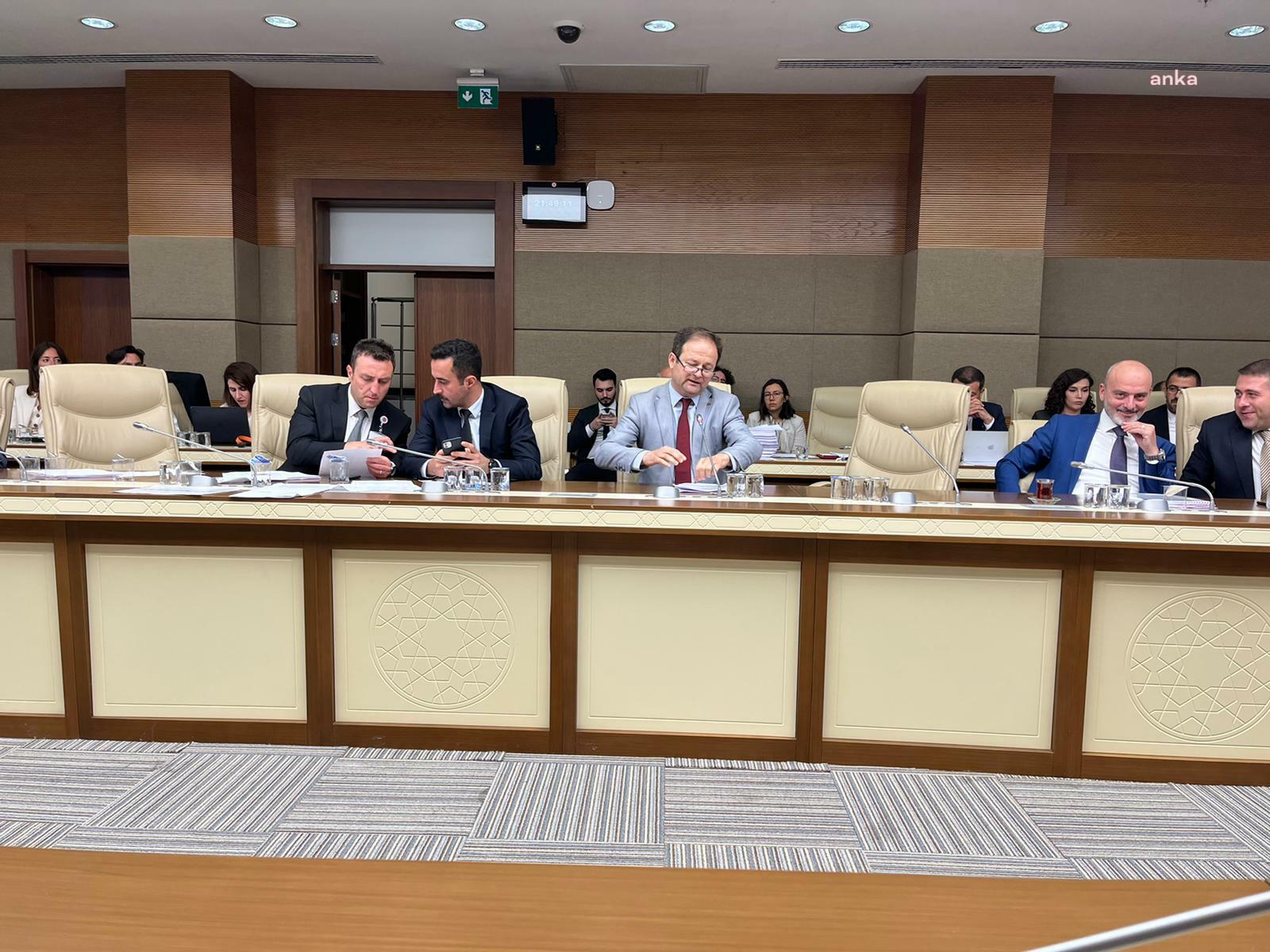 GAZETECİLİK MESLEK ÖRGÜTLERİ, TBMM DİJİTAL MECRALAR KOMİSYONU’NDA, BASIN VE SOSYAL MEDYA DÜZENLEMESİNİN GERİ ÇEKİLMESİNİ İSTEDİ