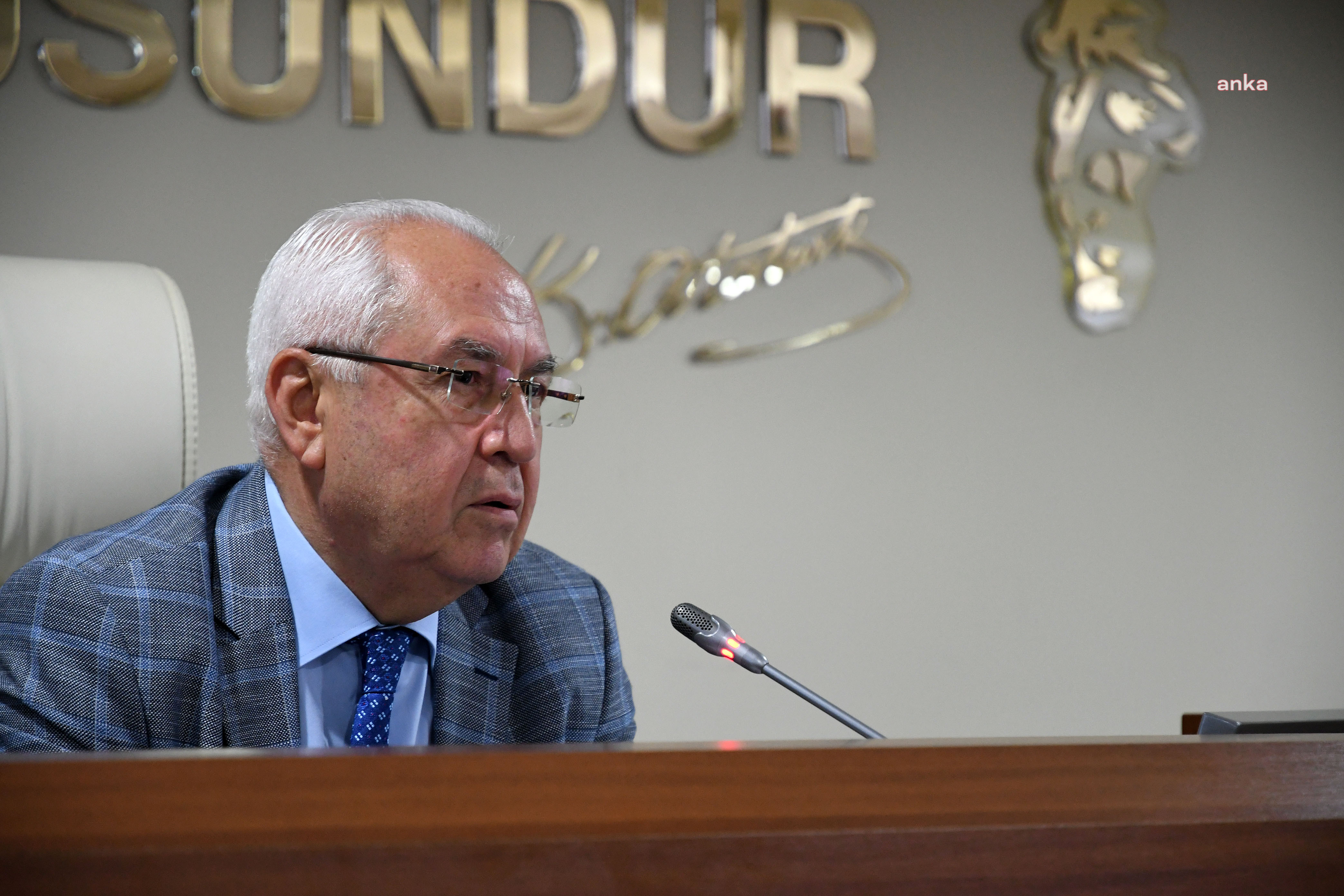 KARABAĞLAR BELEDİYE BAŞKANI SELVİTOPU: "BU YAZ ASFALTLAMAYA AĞIRLIK VERECEĞİZ"