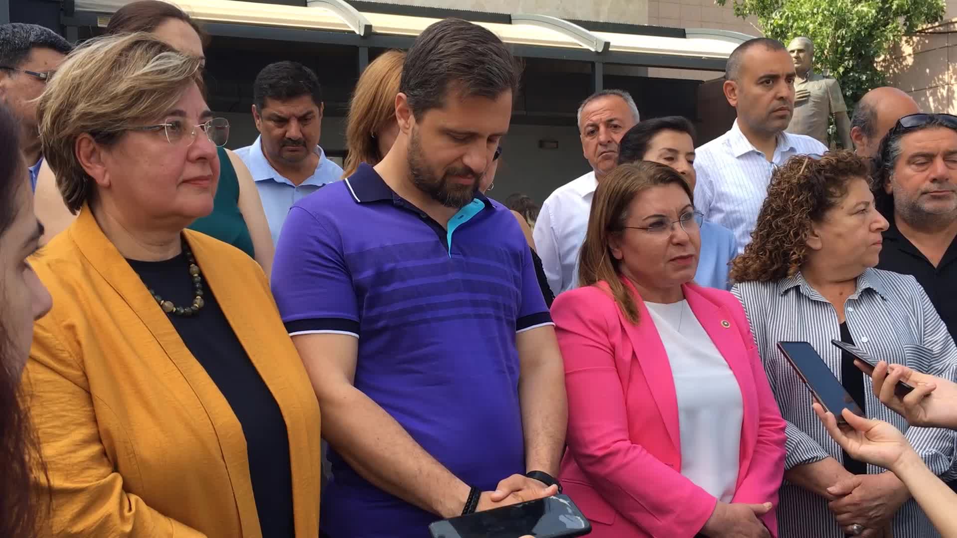 GÜLİZAR BİÇER KARACA'DAN ADALET YÜRÜYÜŞÜ'NE İKRAM ARACI YOLLADIĞI İÇİN YARGILANAN ESKİ KONAK BELEDİYE BAŞKANI PEKDAŞ'A DESTEK: "MİLLETİN GÖNLÜNDE KAYBETTİKLERİ İKTİDARI ADLİYE BİNALARINDA ARIYORLAR"