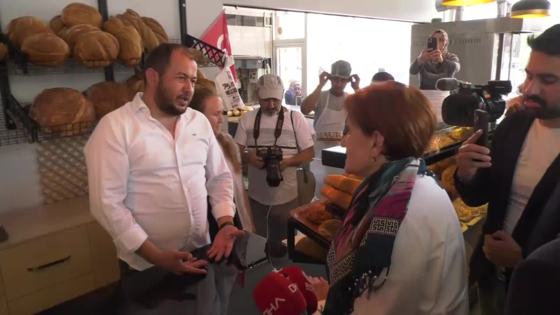 AKŞENER’İN ZİYARET ETTİĞİ BURDURLU FIRINCI: “İNSANLAR 5 EKMEK ALIRKEN 15 LİRA PARA VERİYOR, ZORLANIYORLAR”