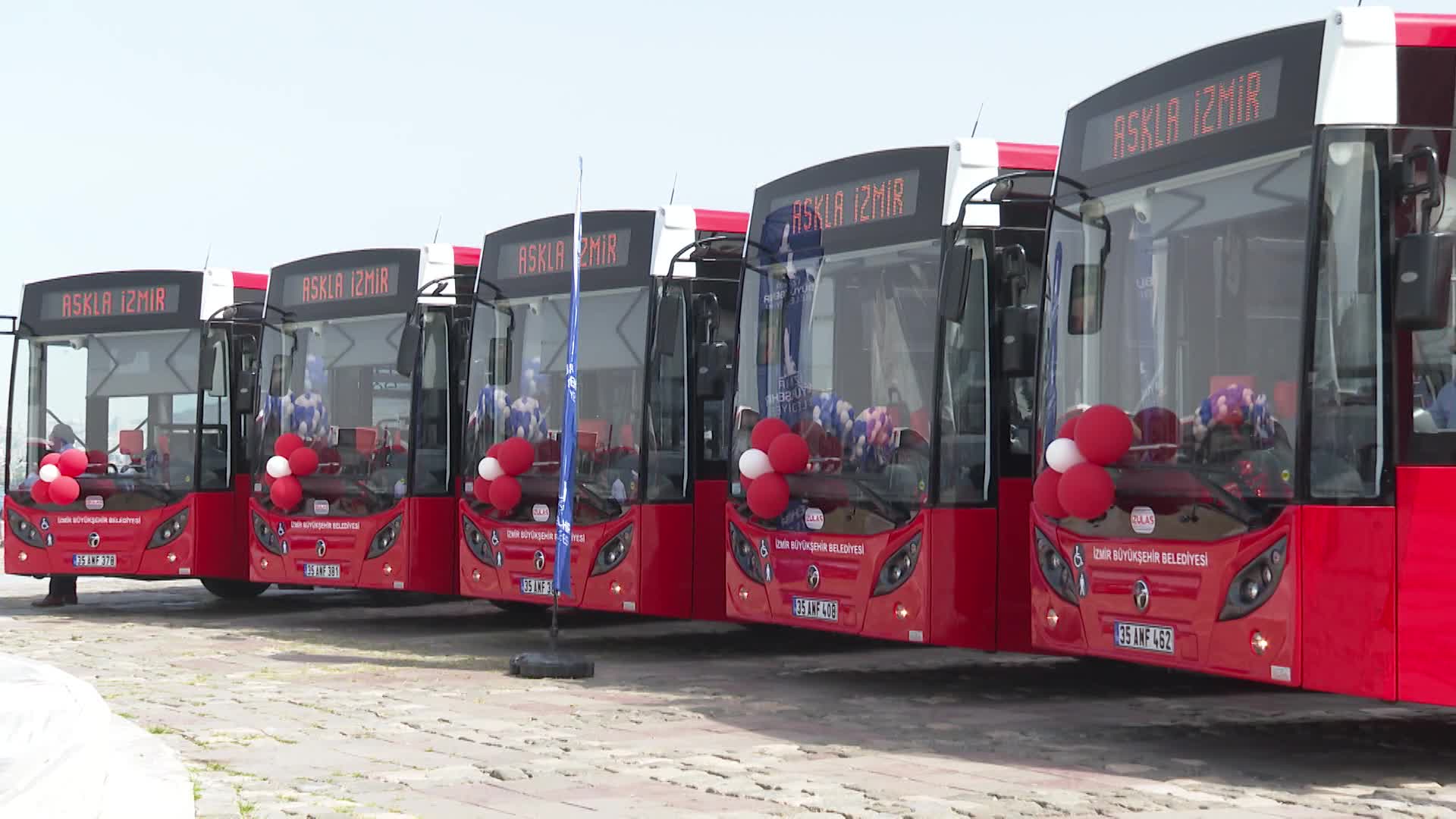 İZMİR'DE 16 YENİ OTOBÜS DAHA HİZMETE GİRDİ