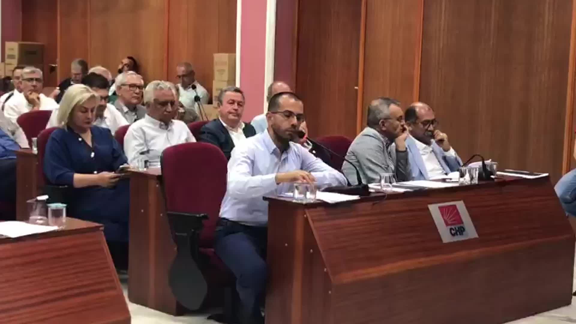 ESKİŞEHİR’DEKİ ETKİNLİK YASAKLARI, ODUNPAZARI BELEDİYE MECLİSİ GÜNDEMİNDE… KAZIM KURT:  “AKP’NİN İKTİDAR SARHOŞLUĞUNUN KANITIDIR”
