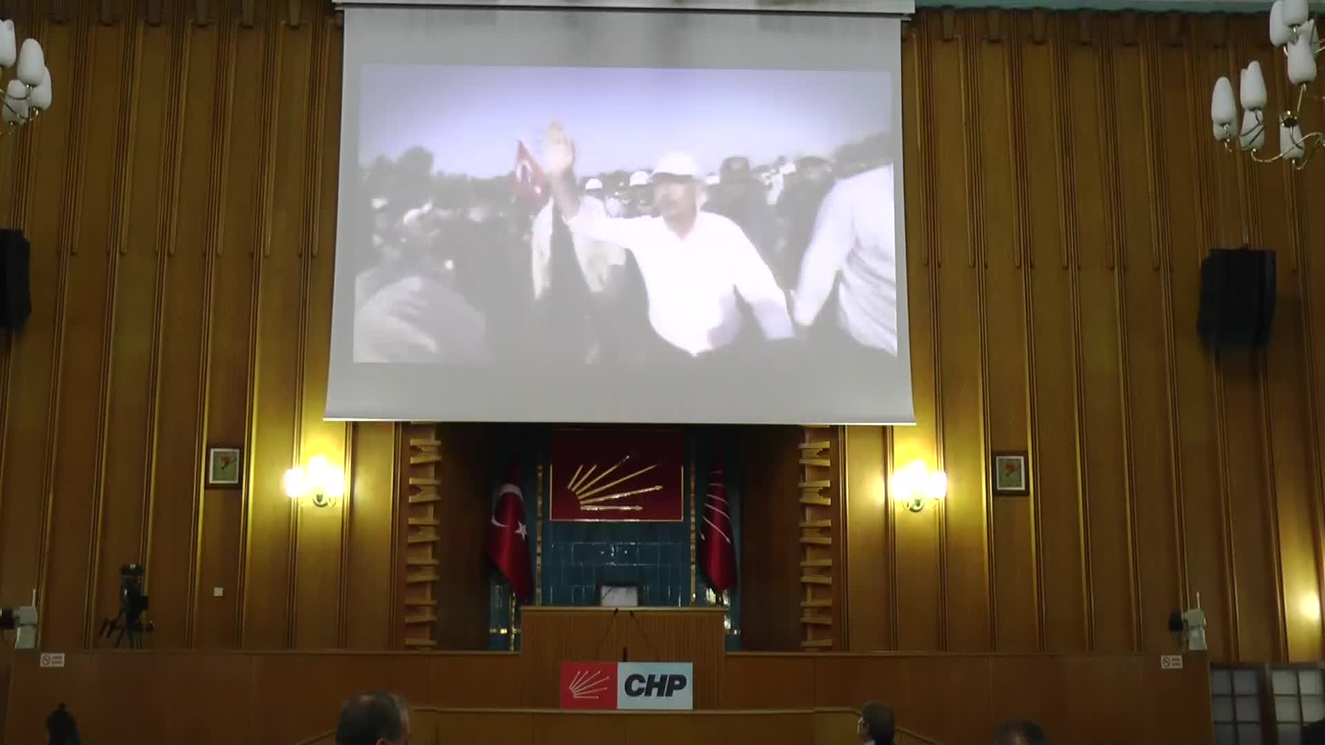 CHP MİLLETVEKİLLERİ "ADALET" MASKESİYLE GRUP TOPLANTISI NA KATILDI