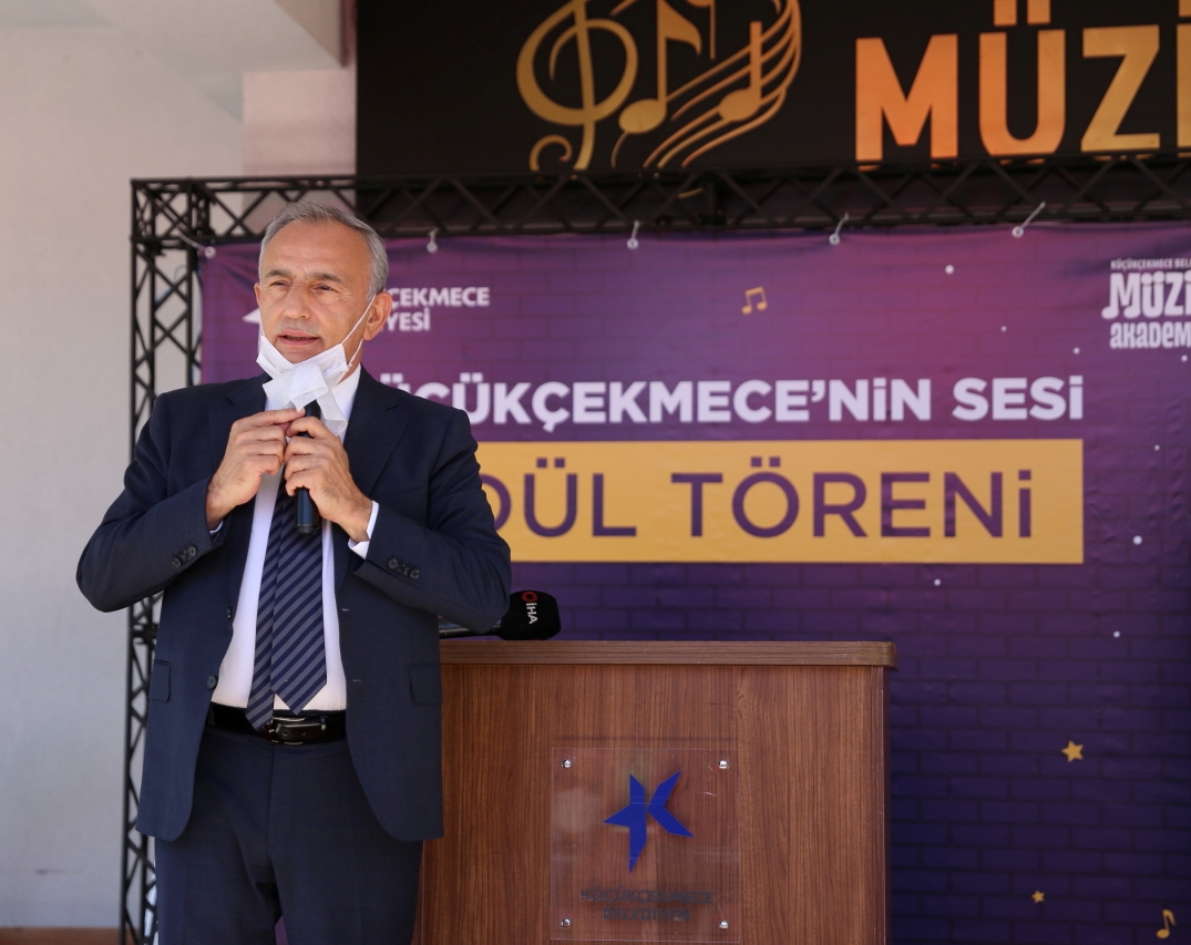 21 YAŞINDAKİ SİNEM ÇITAK, KÜÇÜKÇEKMECE’NİN SESİ OLDU