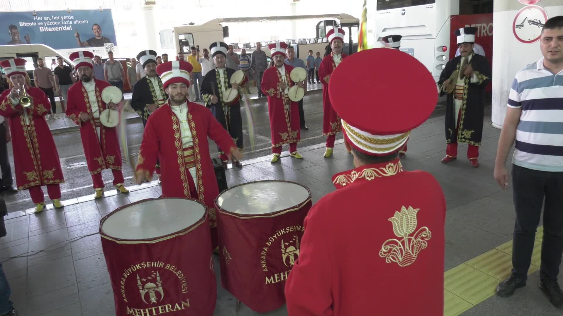 AVRUPA ŞAMPİYONU ASKİ SPORLU MİLLİ HALTERCİ MUHAMMED FURKAN ÖZBEK'E COŞKULU KARŞILAMA