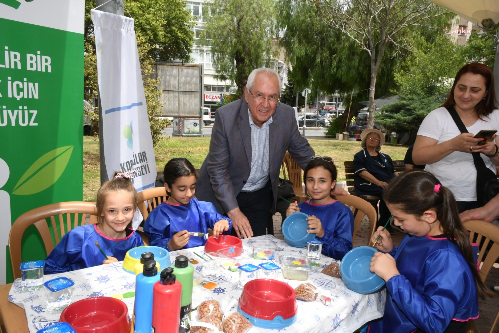 KARABAĞLAR'DA SOKAK HAYVANLARI İÇİN KERMES AÇILDI