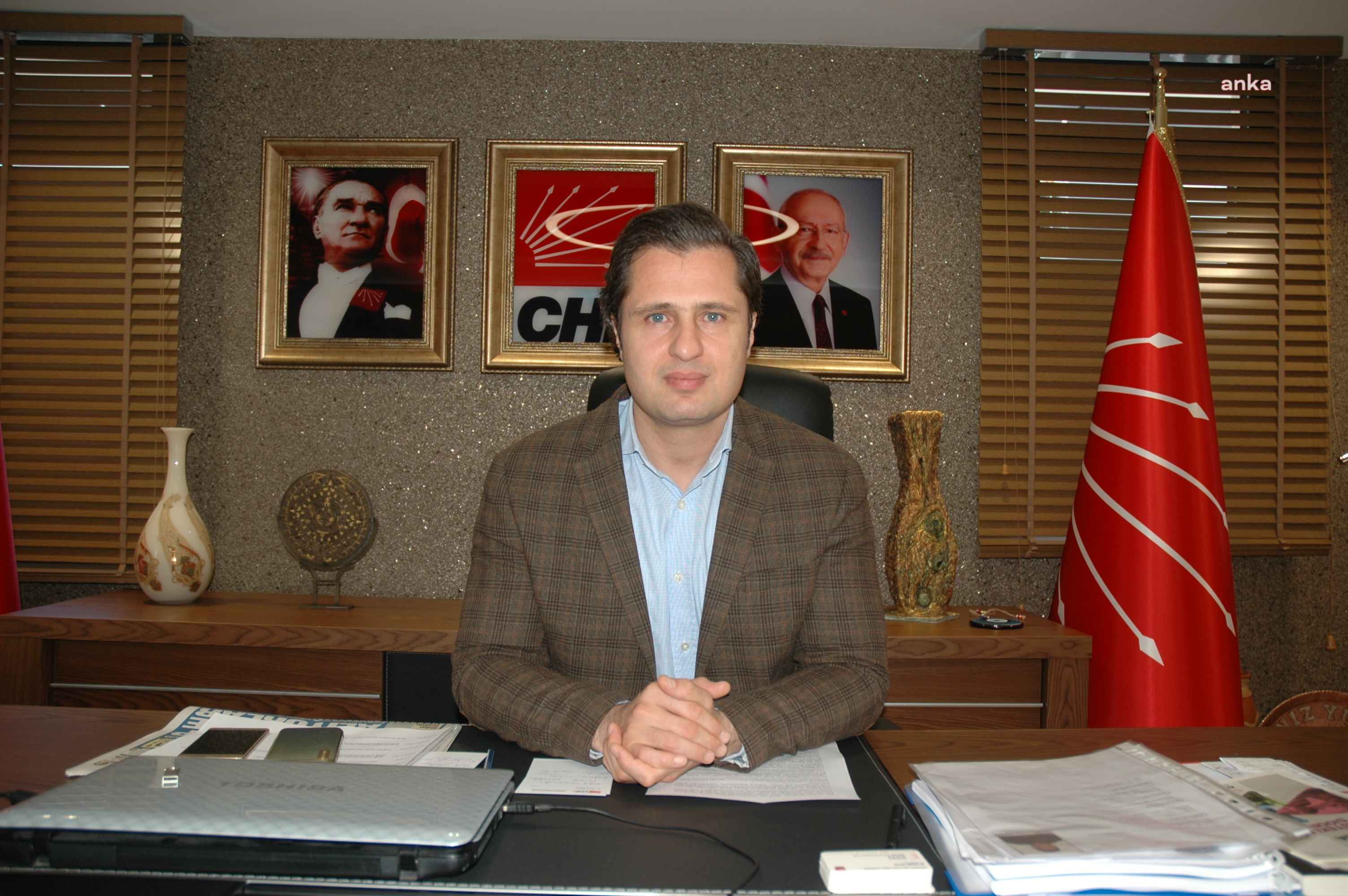 DENİZ YÜCEL’DEN ERDOĞAN'A TEPKİ: "ÇAPSIZ DİYE FETÖ'CÜLERİN ŞEHİT ETTİĞİ İNSANLARIMIZIN TAZMİNATLARINI ÇALANLARA DENİR"