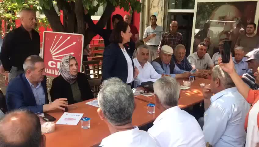 IĞDIRLI FIRINCI: “HALK TAZE EKMEK ALAMADIĞI İÇİN BAYAT EKMEĞİ UCUZA SATIYORUZ”