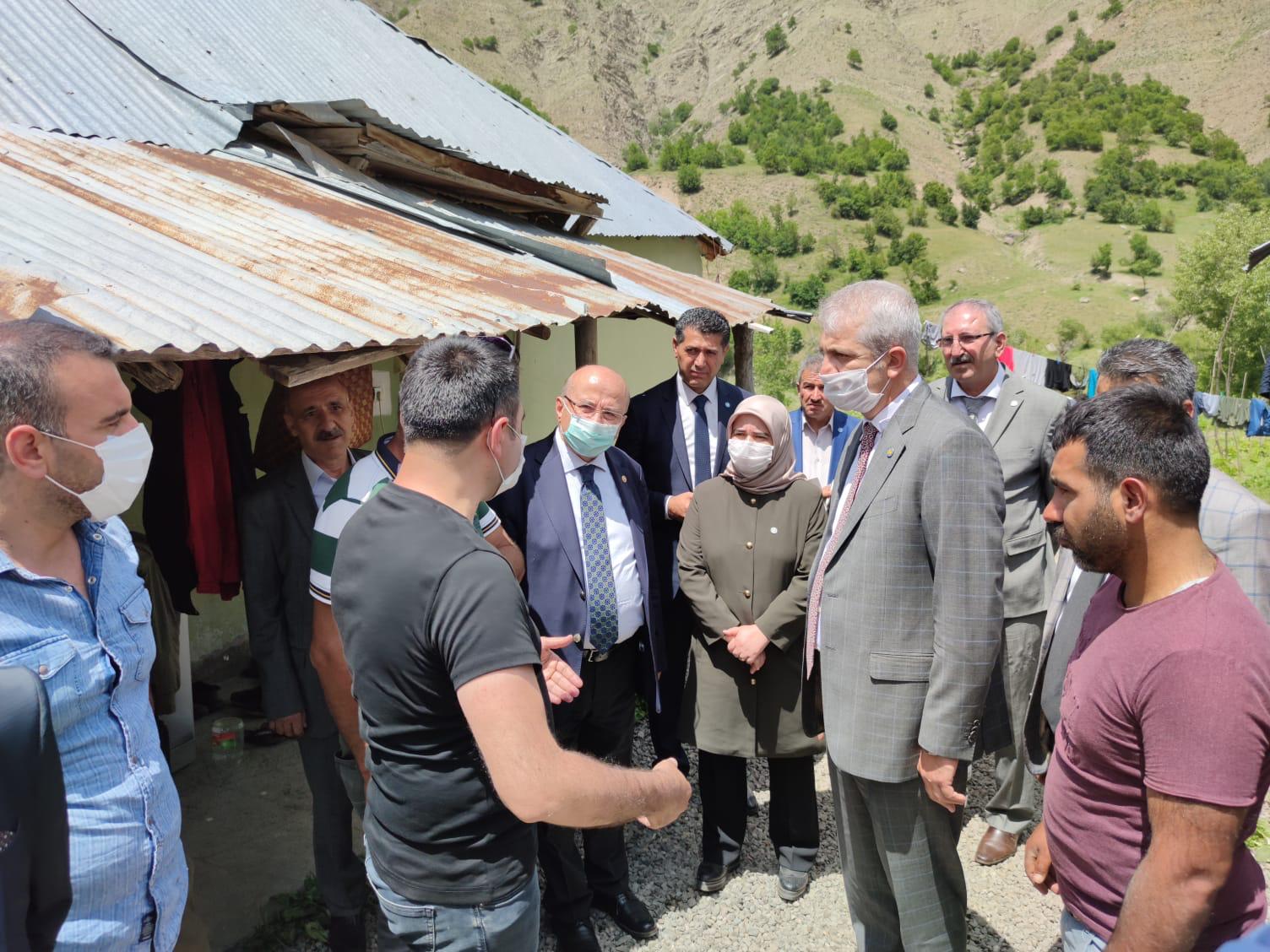 İYİ PARTİ'DEN DEPREM BÖLGESİNE ZİYARET