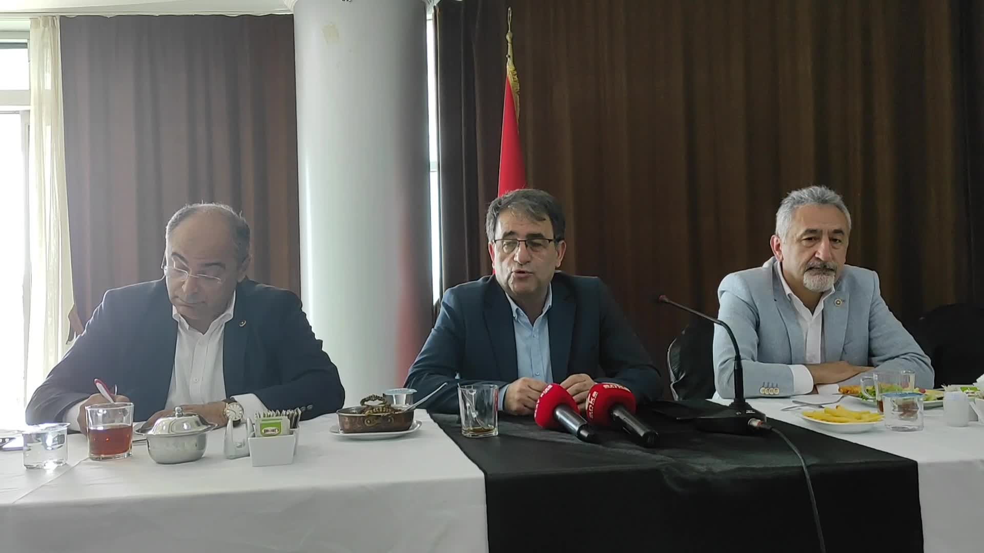 RİZE'DE KONUŞAN CHP MİLLETVEKİLİ TURAN AYDOĞAN: "EMEKLİMİZE 150 DOLARI MÜBAH GÖREN BİR YÖNETİM VAR"