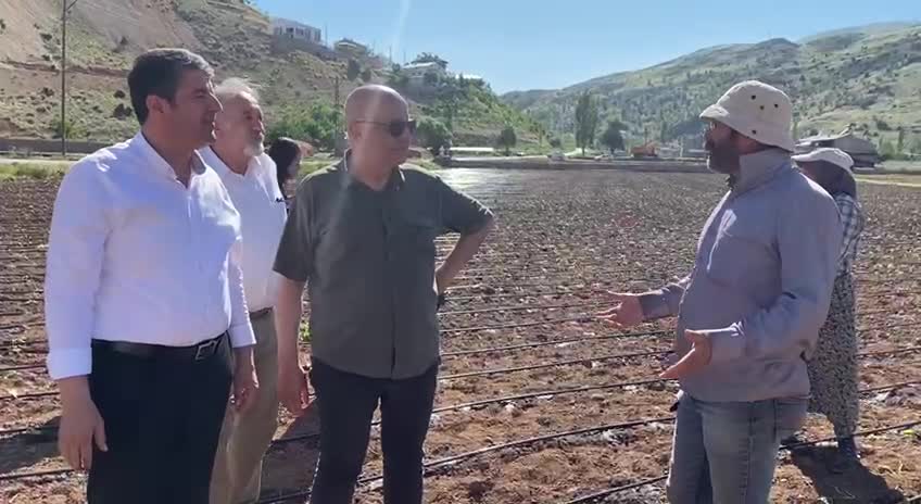 ADIYAMANLI TÜTÜN ÜRETİCİSİ: "AMERİKAN ŞİRKETLERİNE PEŞKEŞ ÇEKİLİYOR ÇİFTÇİ"