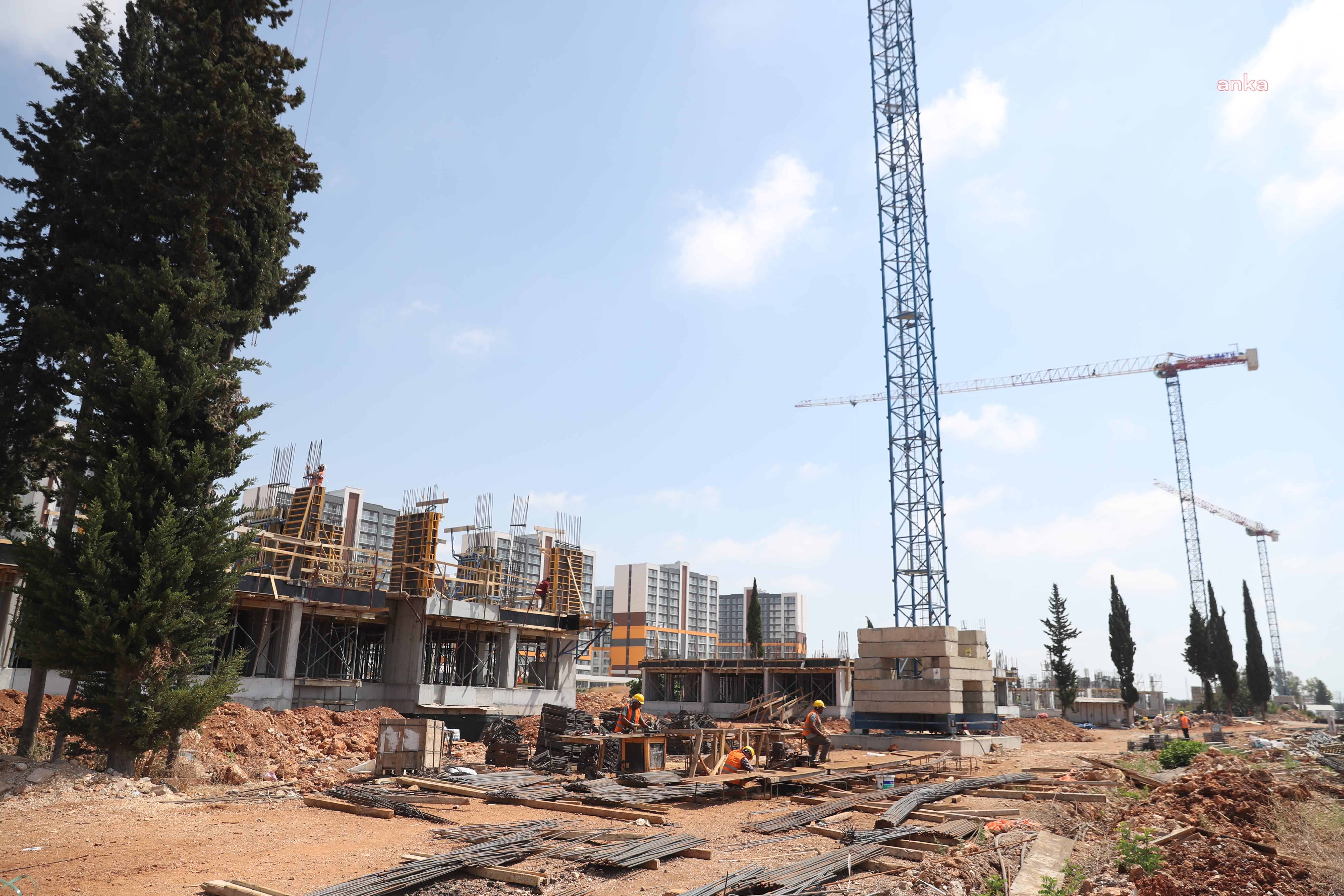 ANTALYA GÜNEŞ MAHALLESİ’NDE BLOKLAR YÜKSELİYOR