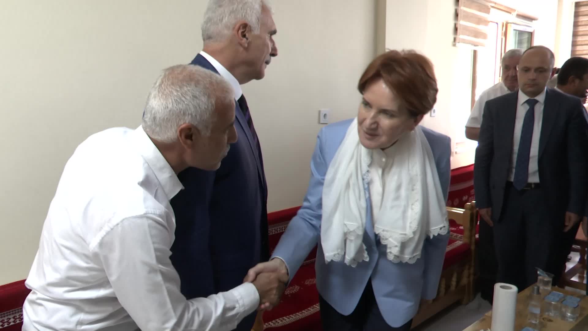 AKŞENER, SALİM ENSARİOĞLU’NUN VEFAT EDEN AĞABEYİ ABDURRAHMAN ENSARİOĞLU’NUN TAZİYESİNE KATILDI