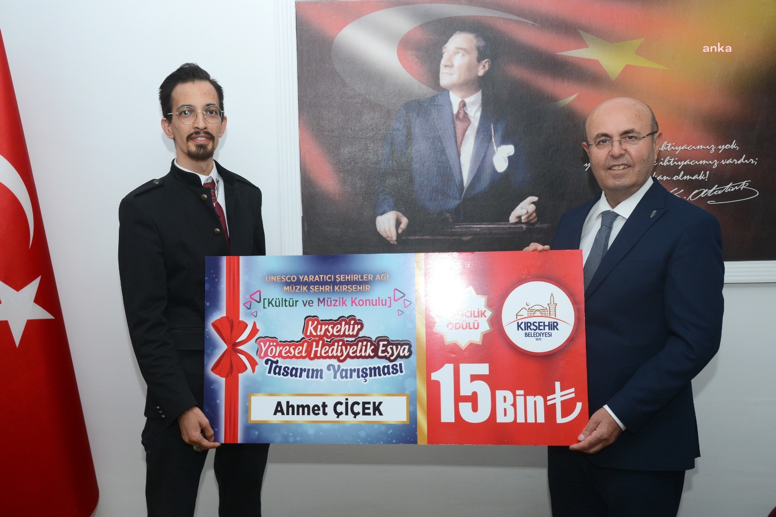 KIRŞEHİR'DE MÜZİK KONULU HEDİYELİK EŞYA TASARIM YARIŞMASINDA ÖDÜLLER SAHİPLERİNİ BULDU