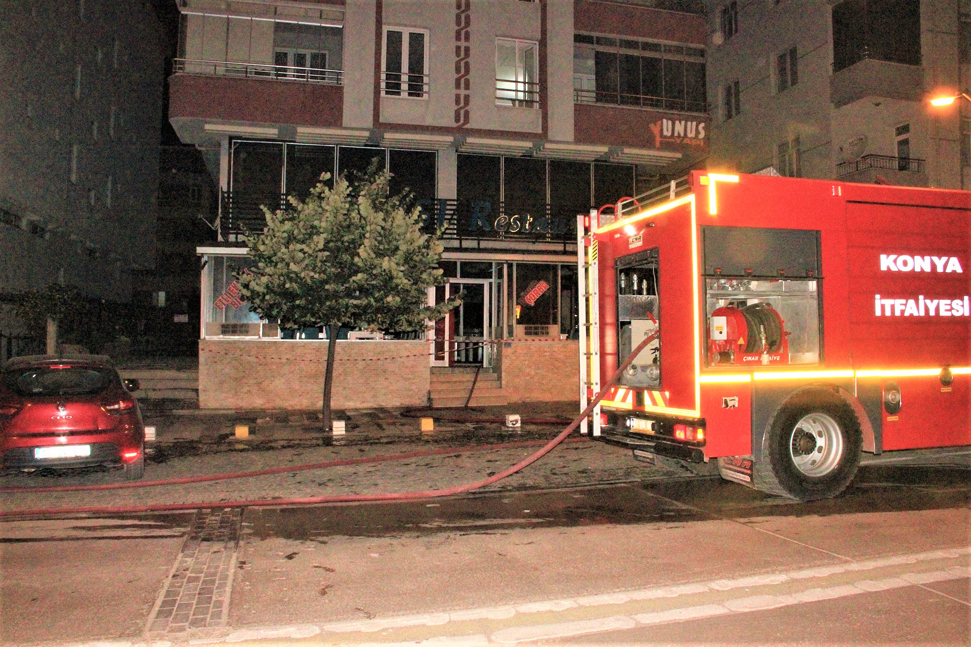 SEYDİŞEHİR'DE RESTORAN YANGINI KORKUTTU