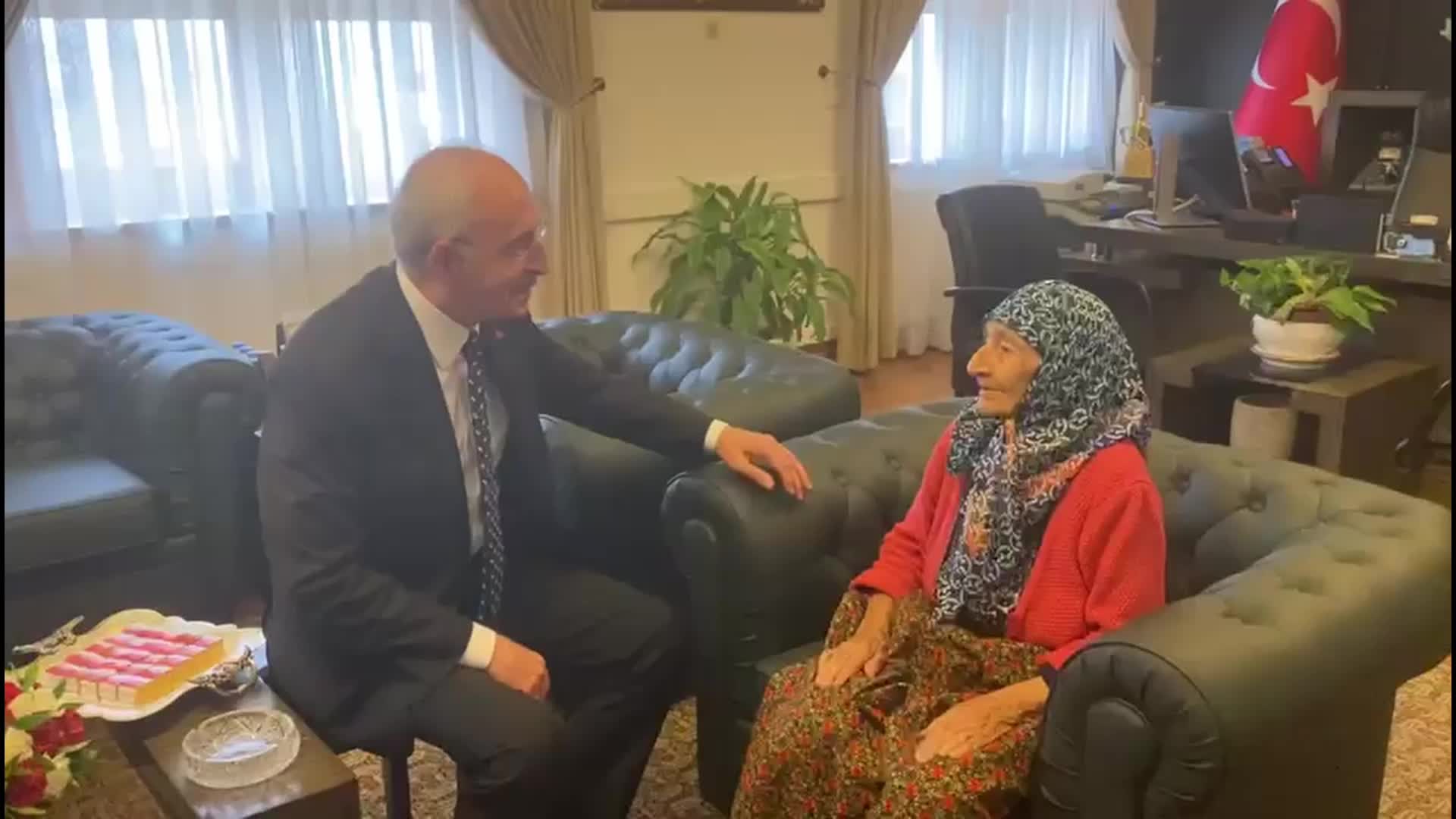 KILIÇDAROĞLU'NUN GÖRÜŞTÜĞÜ 97 YAŞINDAKİ HAYRİYE KUZU: "SEN İŞİN BAŞINA GEÇERSEN O GÜNÜ GÖRÜNCE DAHA İYİ OLACAĞIM"
