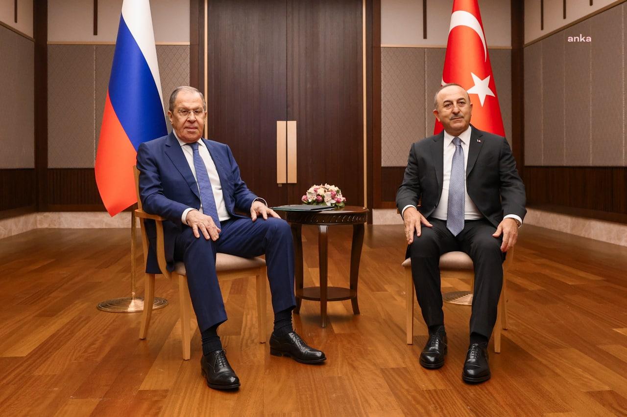 ÇAVUŞOĞLU, LAVROV İLE BİR ARAYA GELDİ