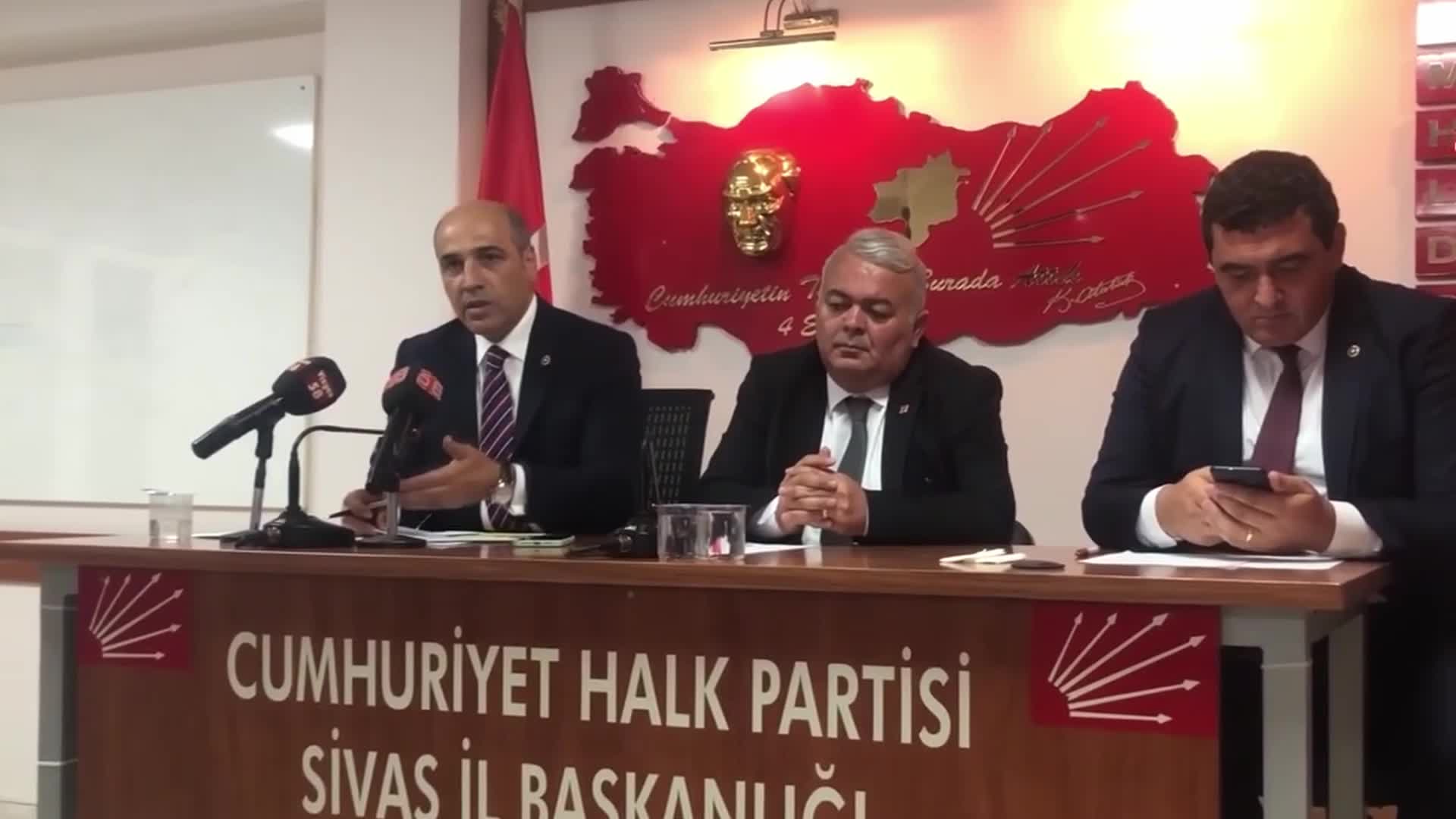 CHP’Lİ ŞAHİN: “ARALIK AYINDA ÖZLÜK HAKLARIYLA ALAKALI BİR YASA TEKLİFİ GELDİ. ÜÇ GÜN SONRA GERİ ÇEKTİLER. ÖZEL HASTANE LOBİLERİ BAKANLIĞA BASKI YAPTI”