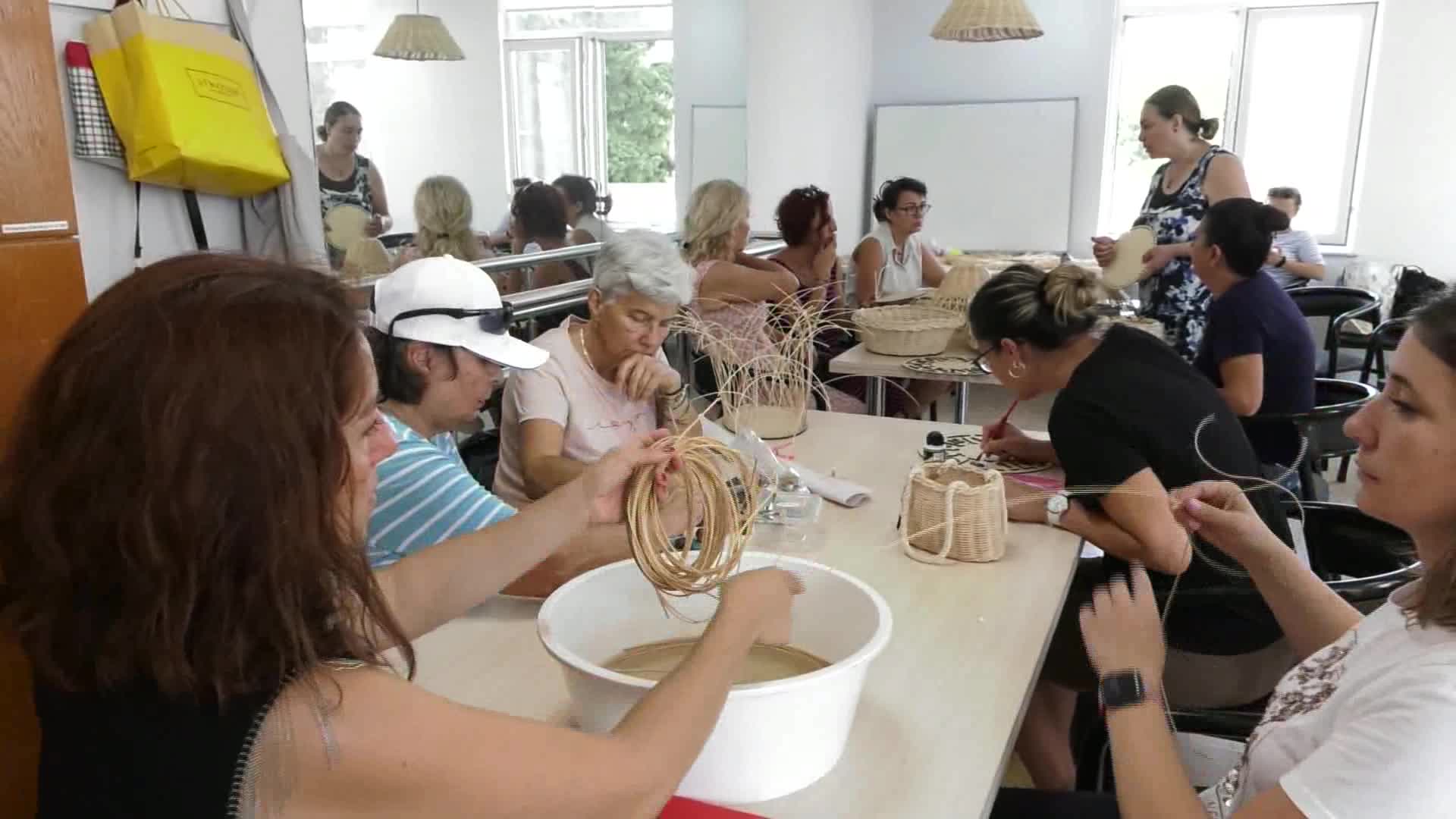 KONYAALTI BELEDİYESİ'NİN KURSLARI İLE EL EMEĞİNDEN İŞ HAYATINA